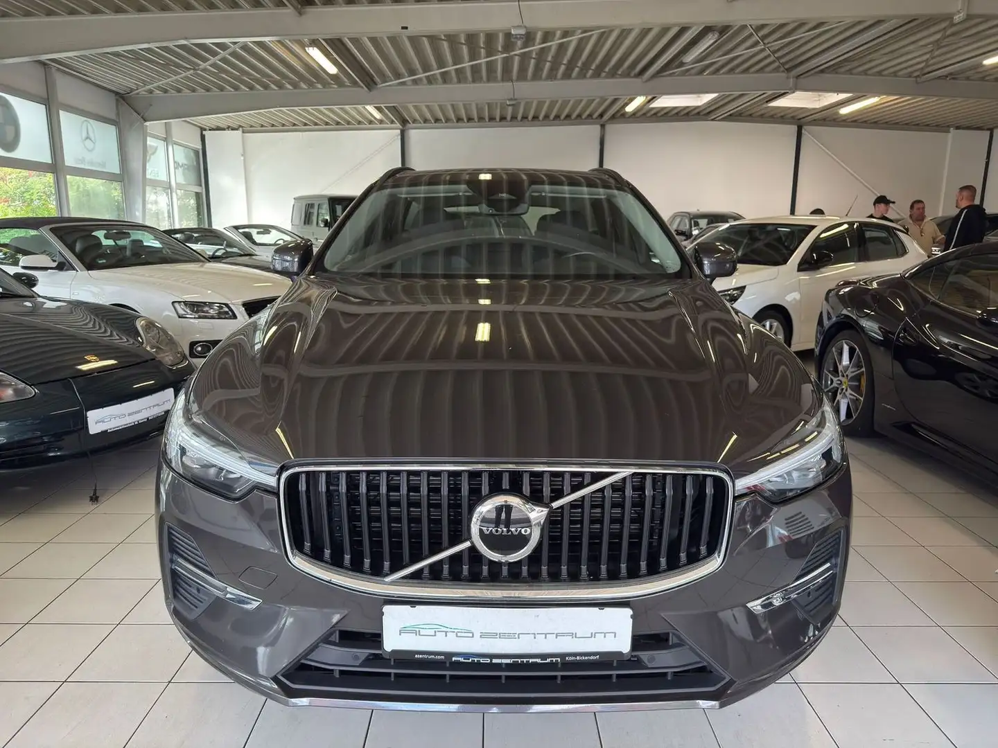 Volvo XC60 Momentum Pro 2WD/Facelift/Navi/Kamera Gris - 2