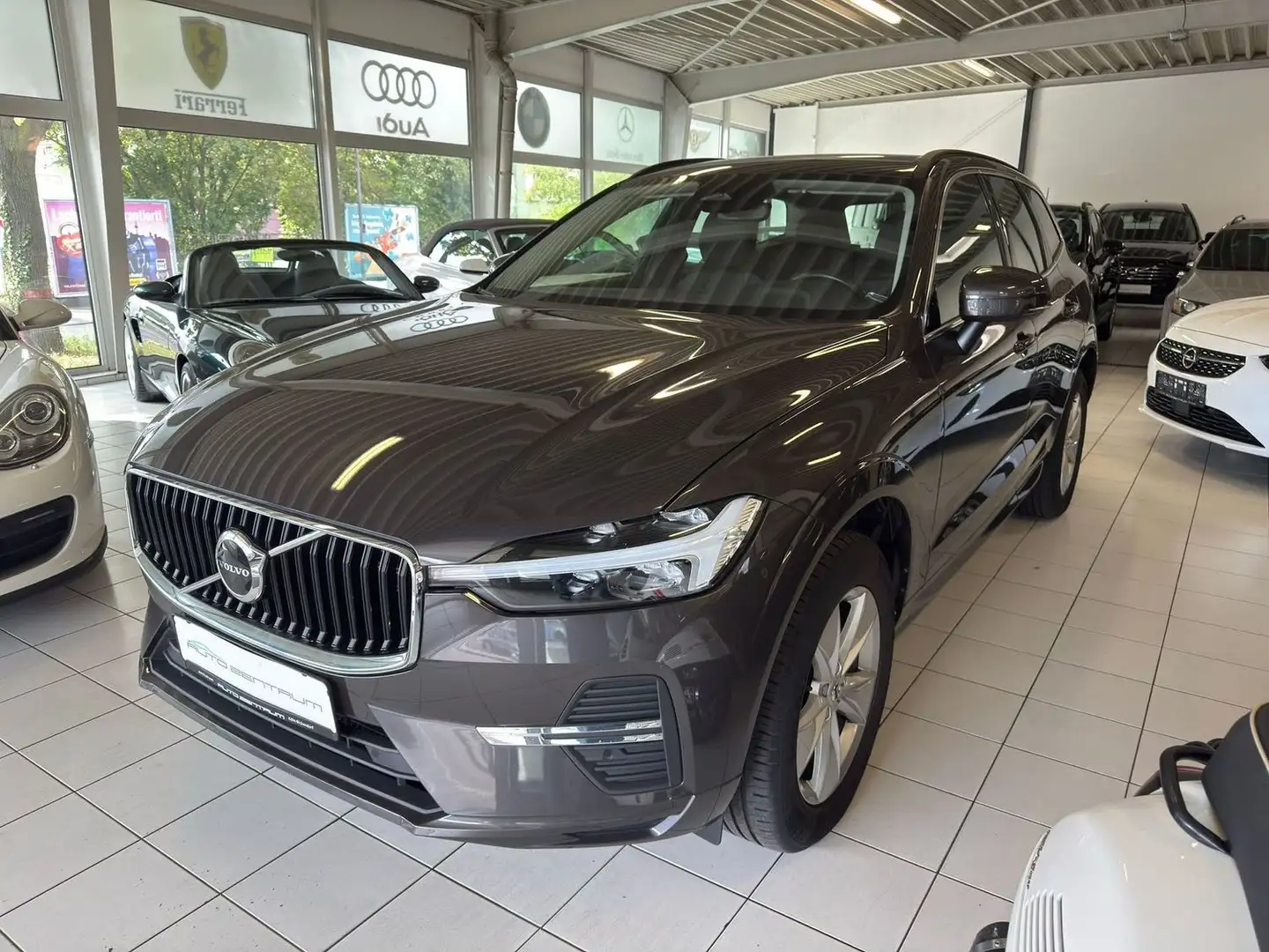Volvo XC60 Momentum Pro 2WD/Facelift/Navi/Kamera Gris - 1