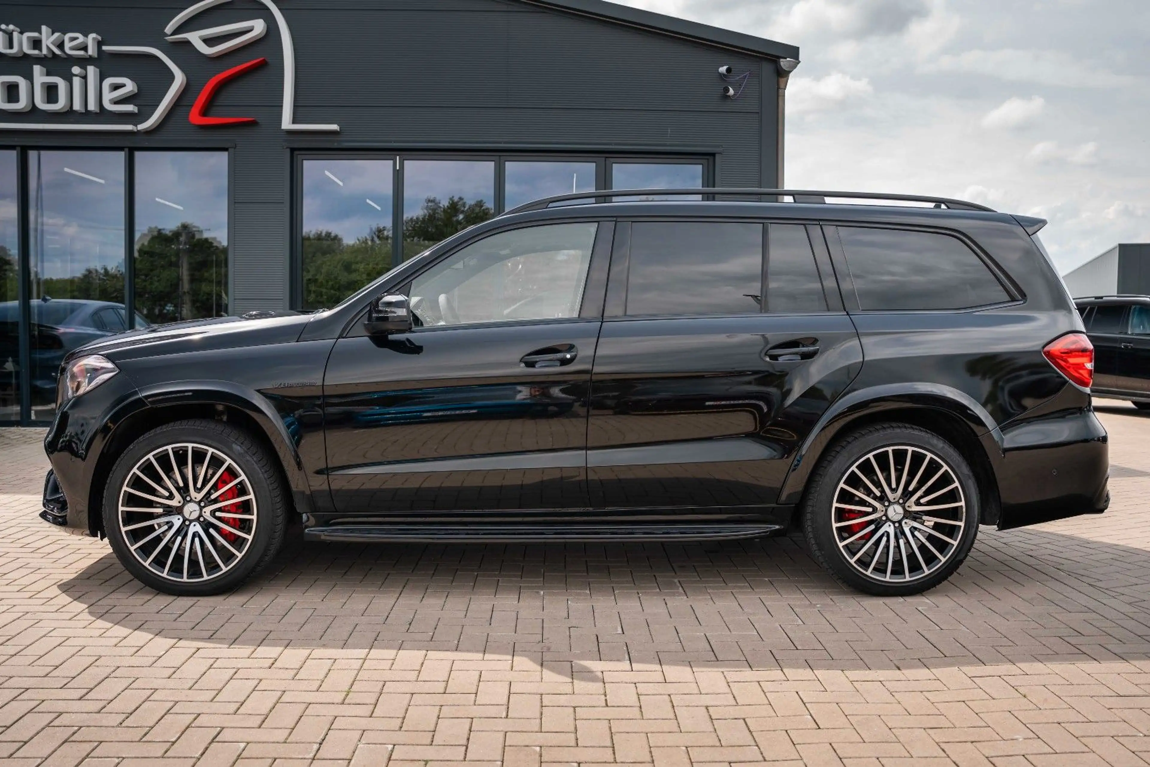 Mercedes-Benz GLS 63 AMG AMG 4Matic PANO/SOFT/AHK/VOLL — photo 11