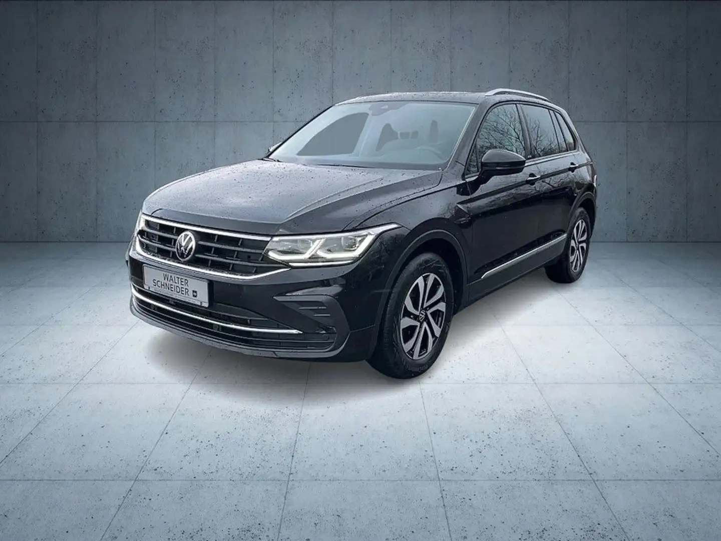 Volkswagen Tiguan 2.0 TDI DSG Active Navi IQ.Light AHK Pano Schwarz - 2