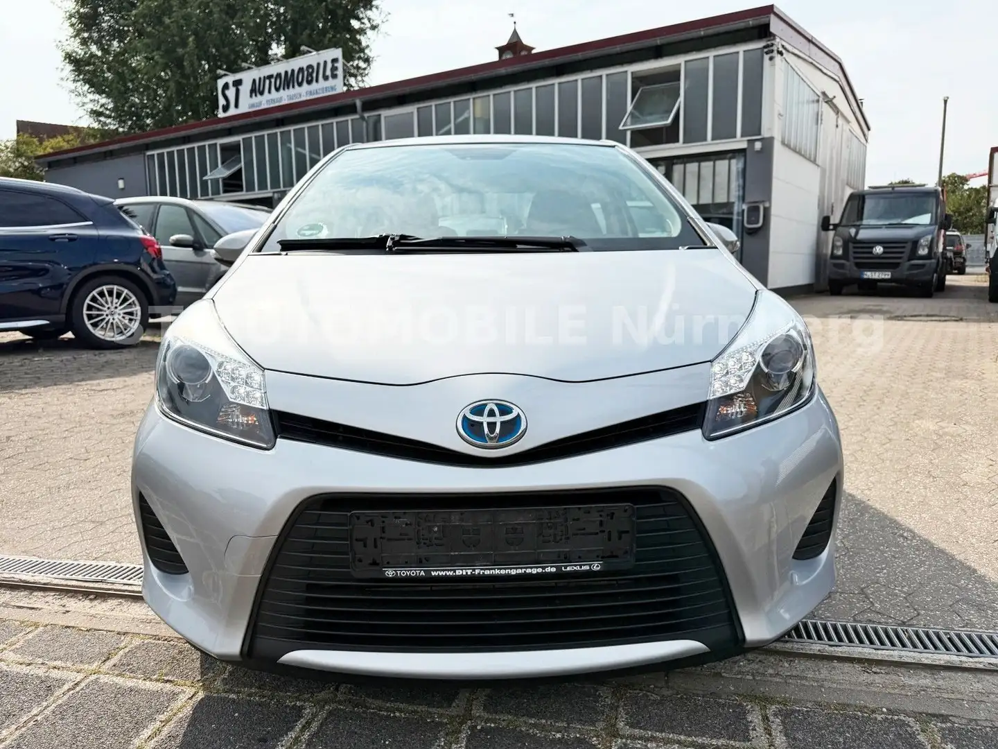 Toyota Yaris Hybrid Life*AUTOMATIK*KAMERA*TEMPOMAT*NAVI Silber - 2