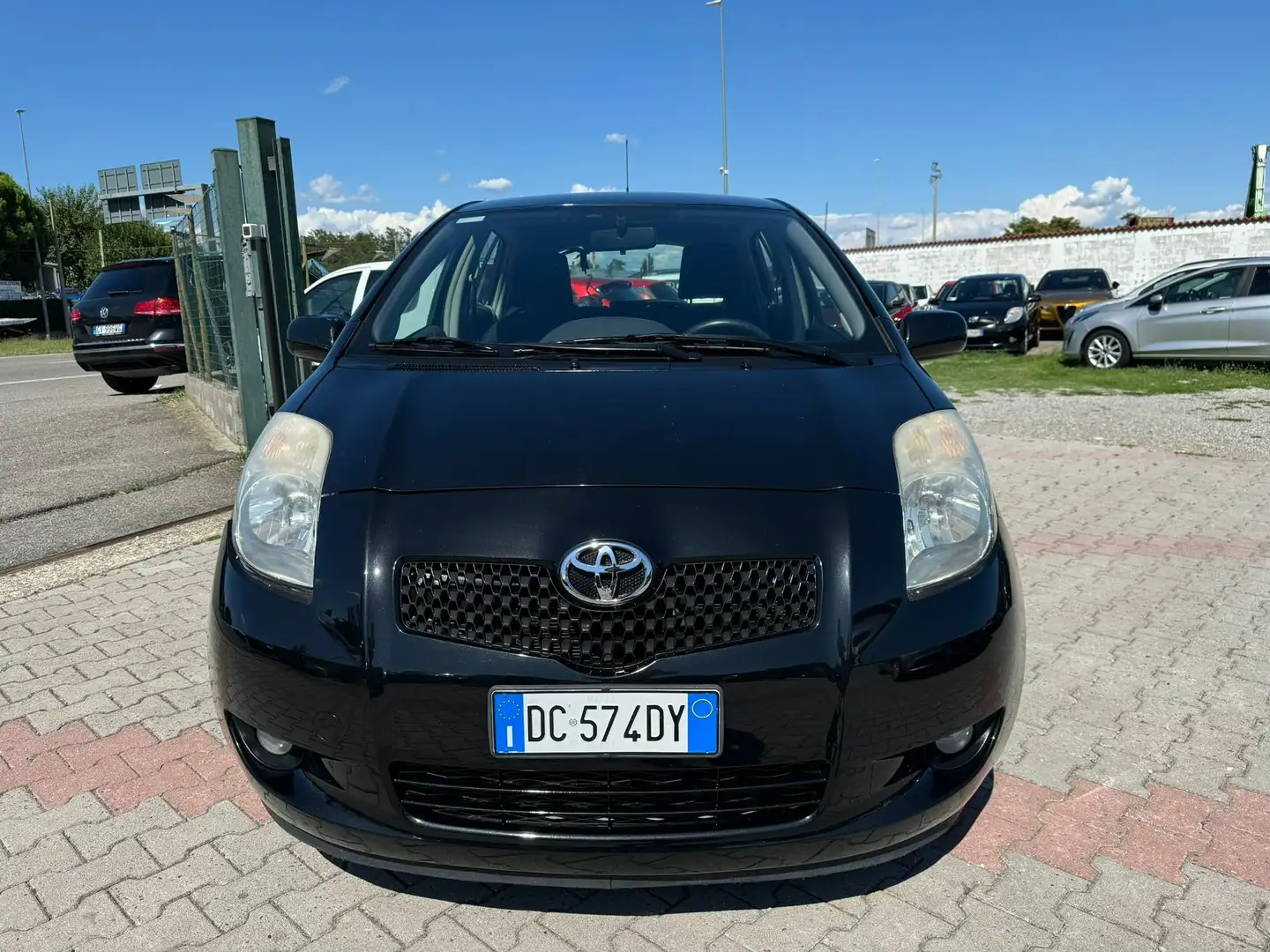 Toyota Yaris 5p 1.3 Sol m-mt NEOPATENTATI Negro - 2