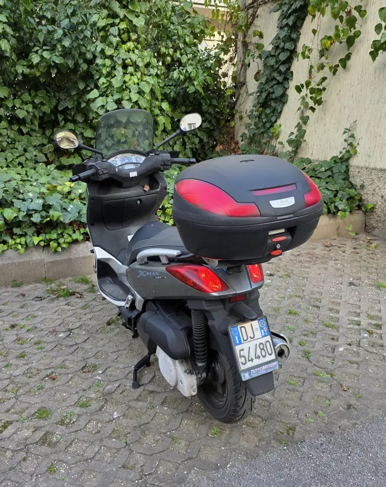 Yamaha X-Max 250