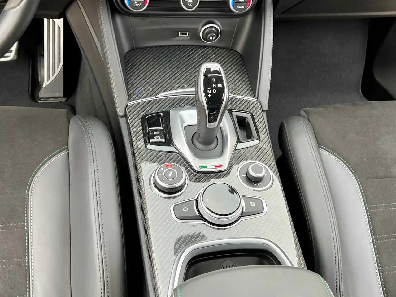 Alfa Romeo Stelvio 2022 — фото 37