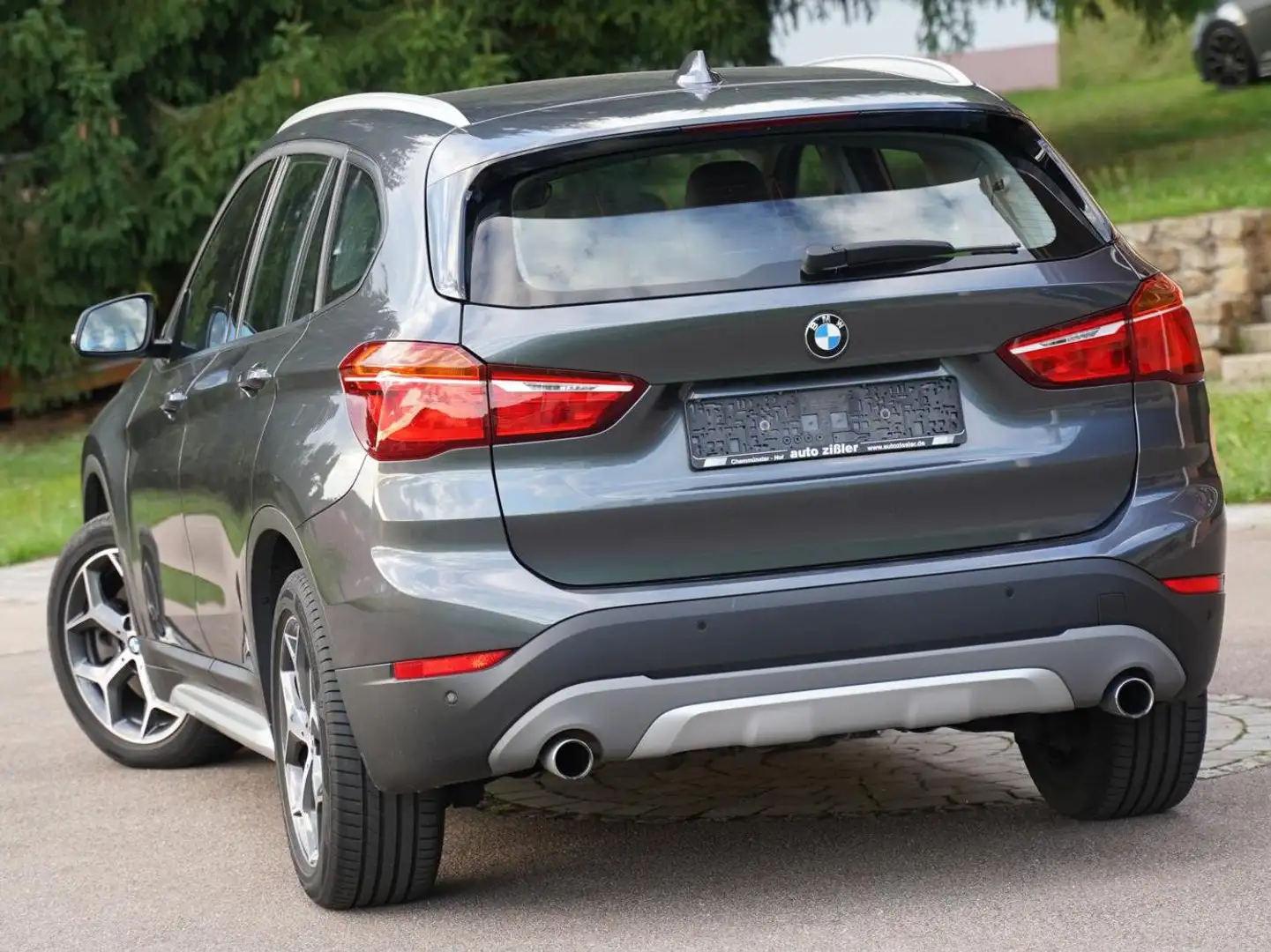 BMW X1 xDr xLine Navi Leder PDC SHZ aSp LED vSpLenk PaAss Grau - 2