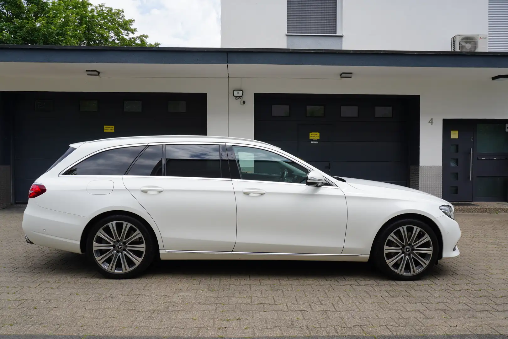 Mercedes-Benz E 400 E 400 4Matic tLEDER+COMAND+KAMERA+AHK+ALU+Head-Up Blanc - 2