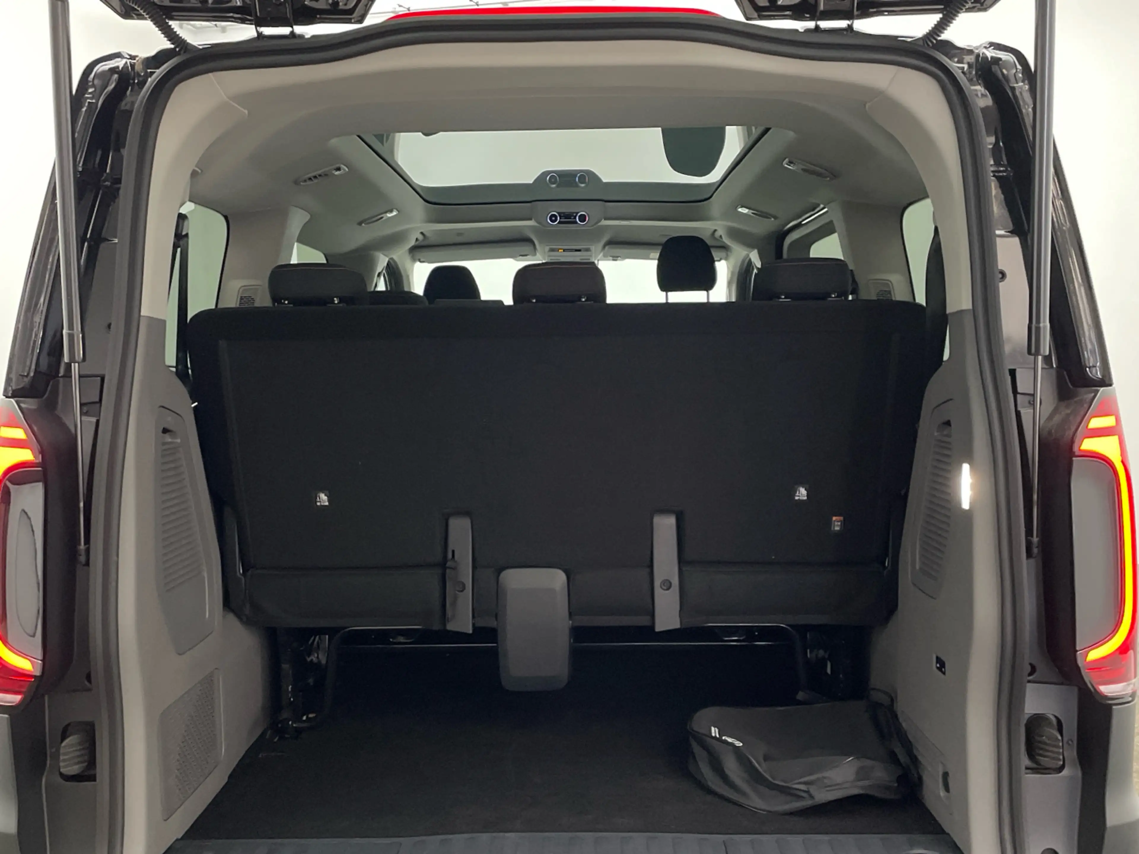 Volkswagen T7 Caravelle e KR Life Sitz-Paket LED Sitzhzg. — photo 13