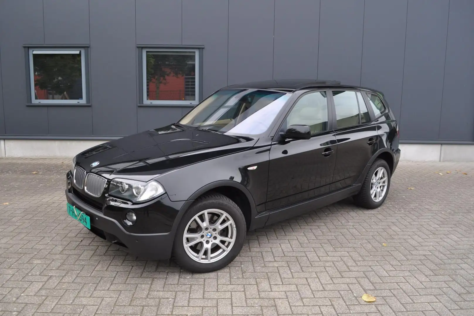 BMW X3 3.0si Executive, netto € 13.100, bijtel vriendelij Zwart - 1