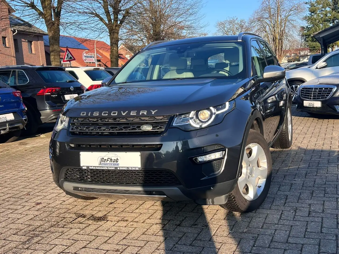Land Rover Discovery Sport *SHZ*LEDER*LED*XENON*PDC*PANORAMA Schwarz - 1