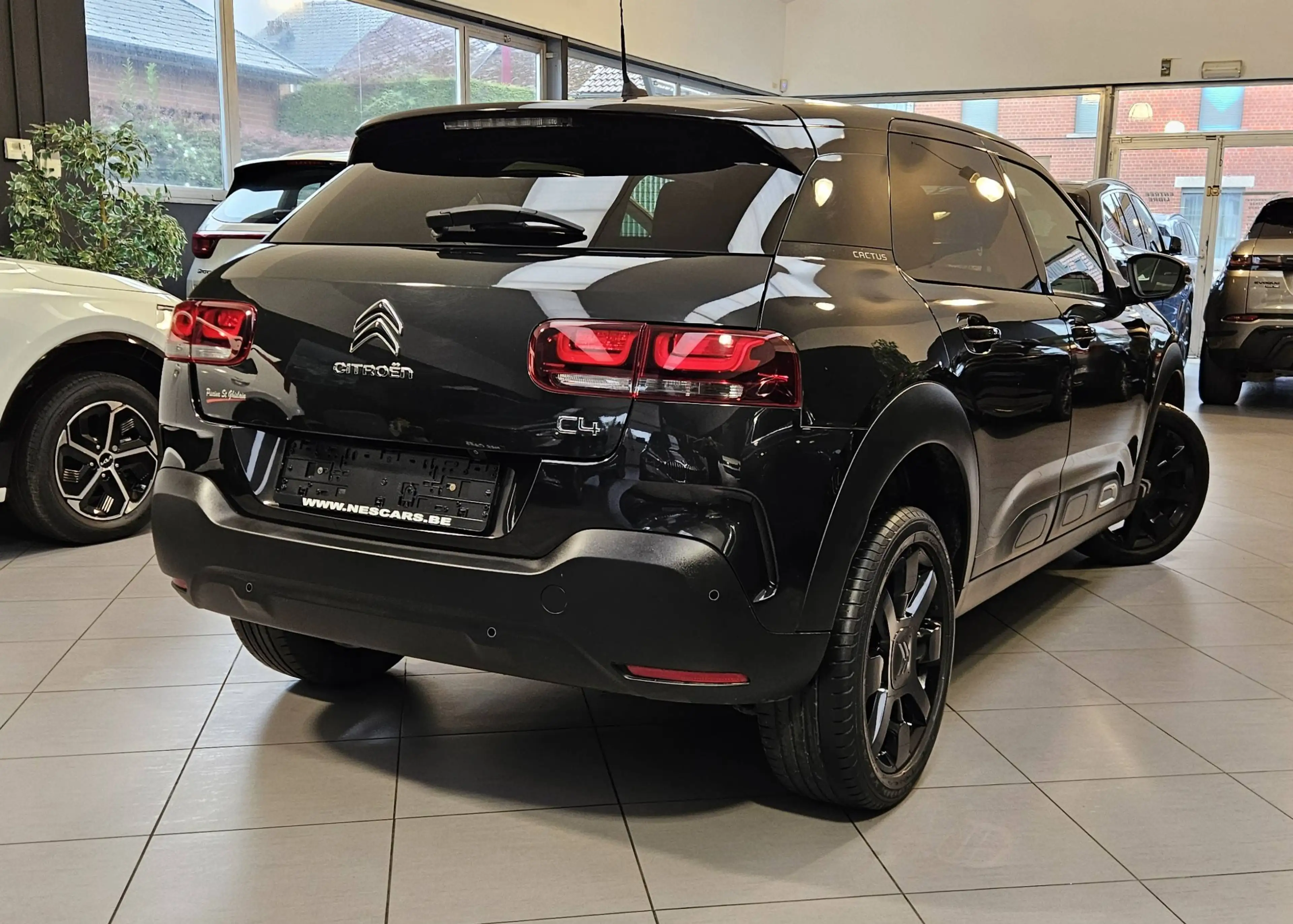 Citroen C4 Cactus C4 CACTUS 1.2i SHINE,GPS,CAMERA,TOIT PANORAMIQUE,ANDROID,GARANTIE 1 AN — photo 10