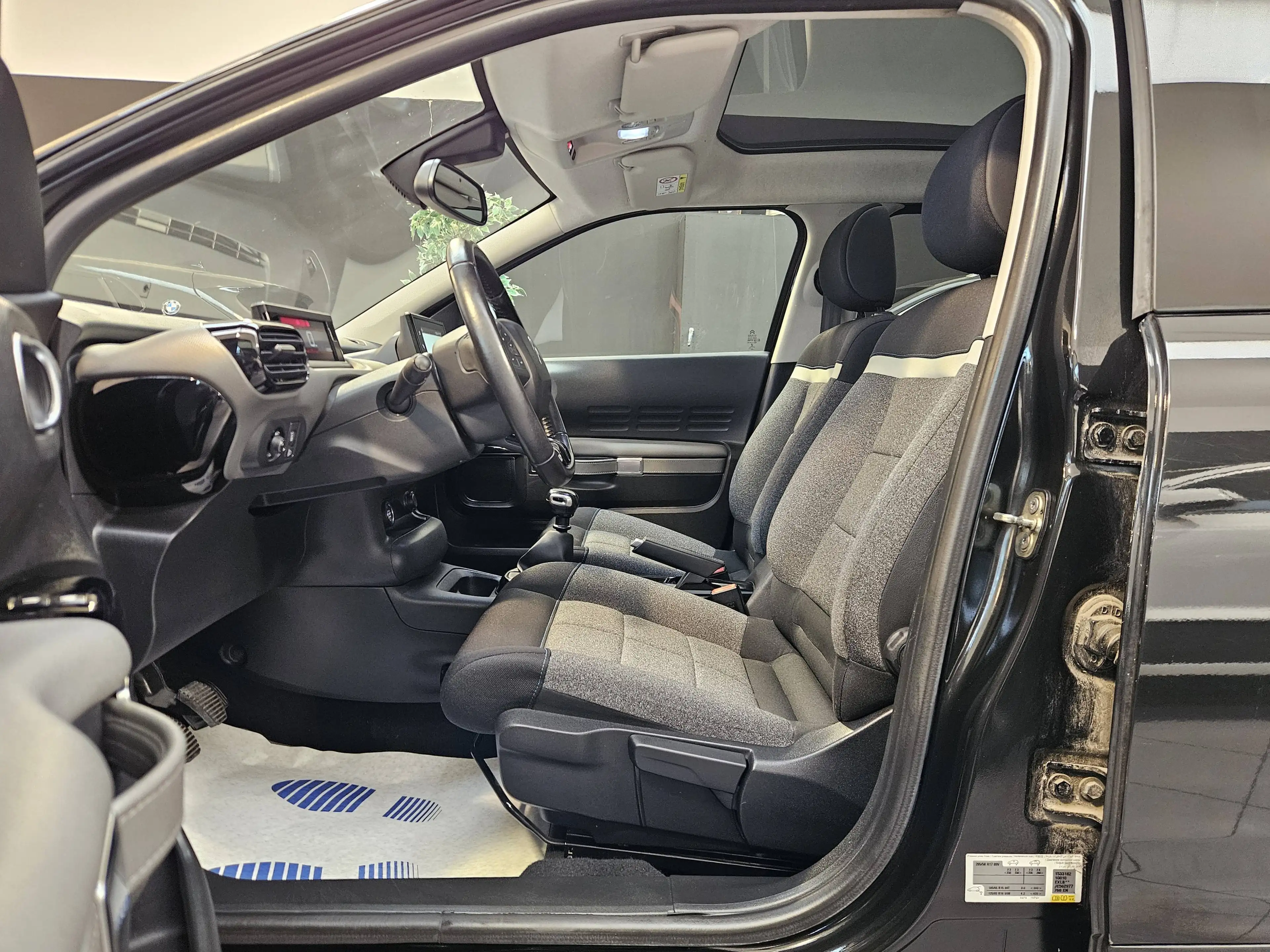 Citroen C4 Cactus C4 CACTUS 1.2i SHINE,GPS,CAMERA,TOIT PANORAMIQUE,ANDROID,GARANTIE 1 AN — photo 12
