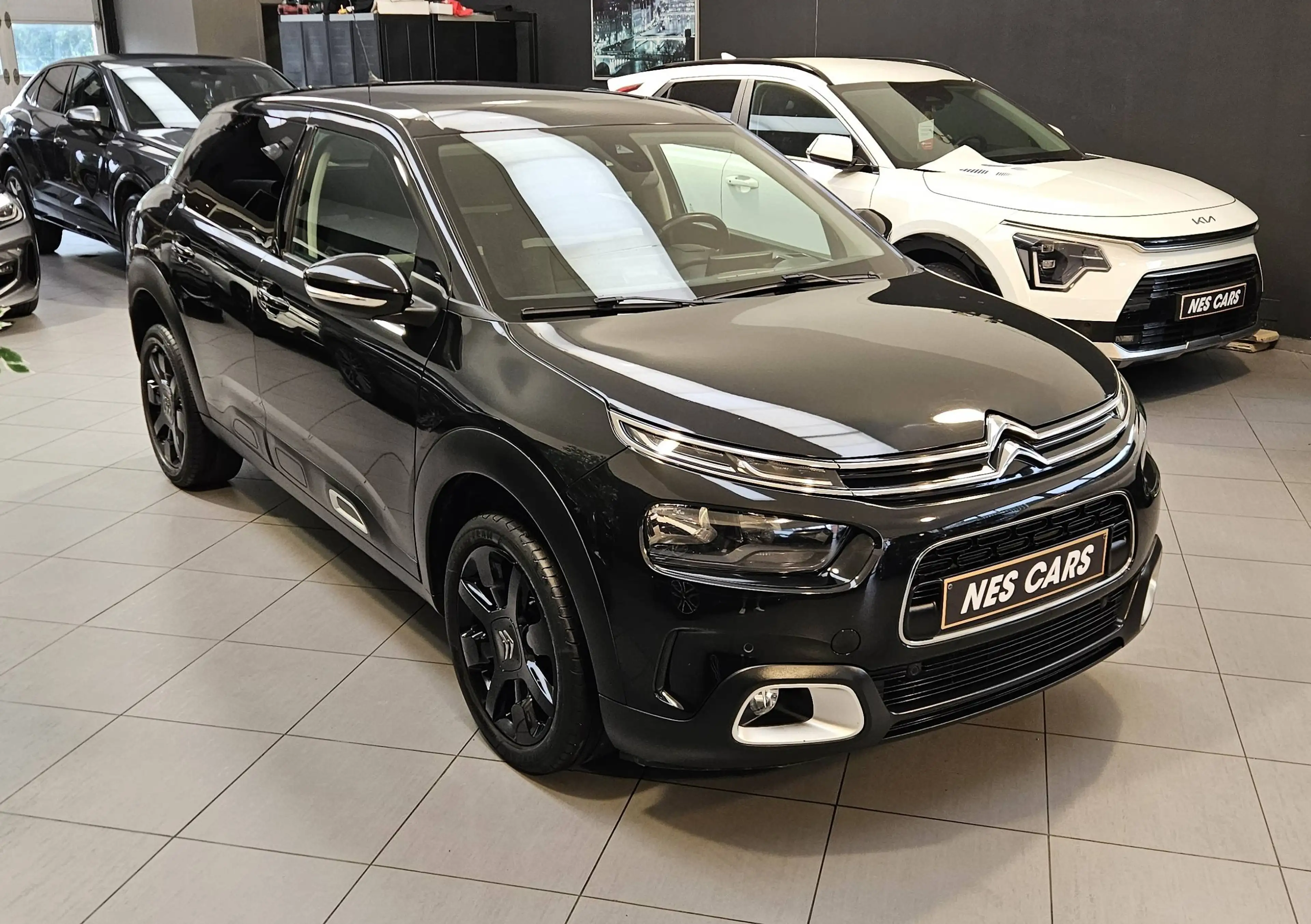 Citroen C4 Cactus C4 CACTUS 1.2i SHINE,GPS,CAMERA,TOIT PANORAMIQUE,ANDROID,GARANTIE 1 AN — photo 3
