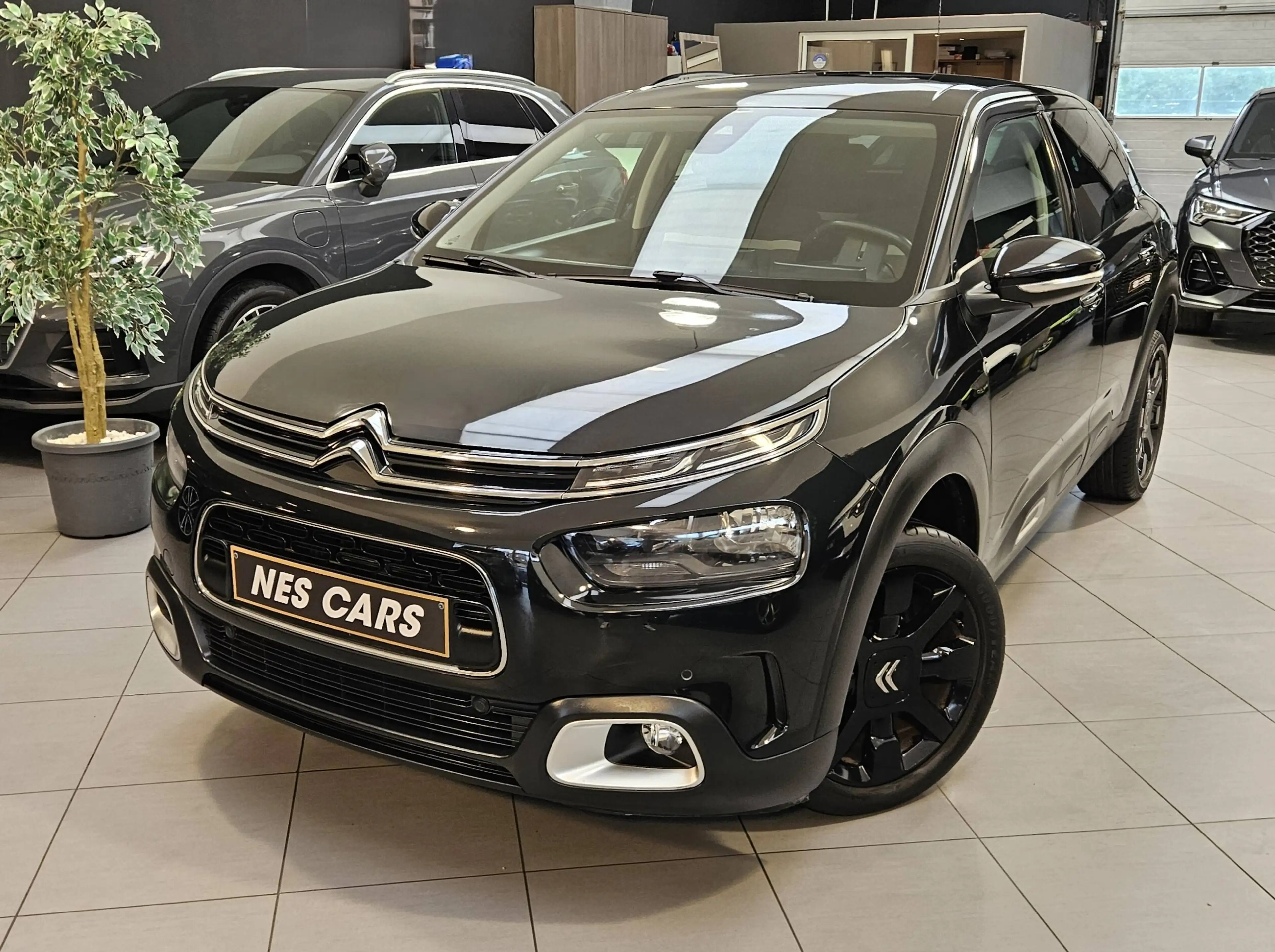 Citroen C4 Cactus C4 CACTUS 1.2i SHINE,GPS,CAMERA,TOIT PANORAMIQUE,ANDROID,GARANTIE 1 AN