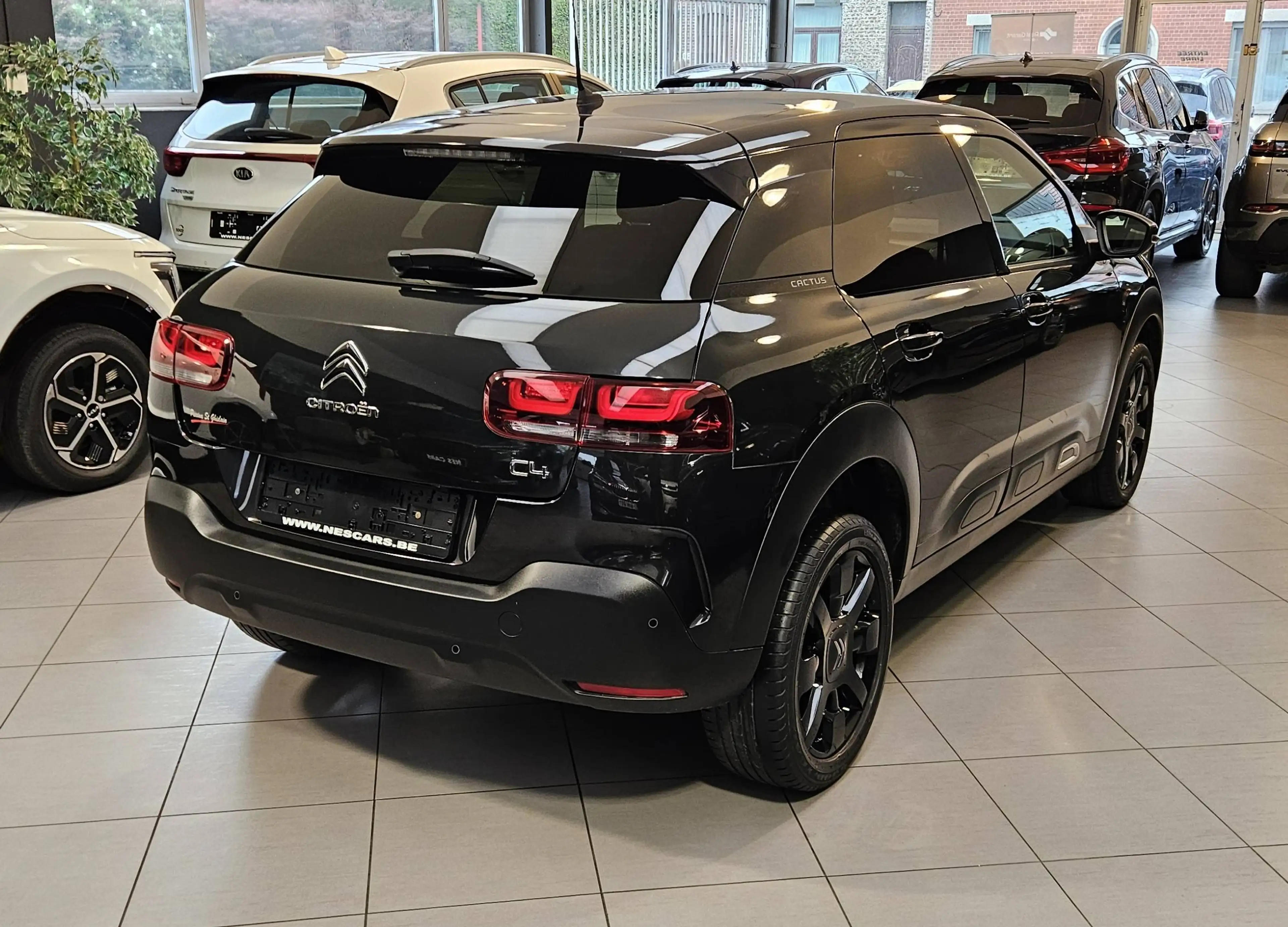 Citroen C4 Cactus C4 CACTUS 1.2i SHINE,GPS,CAMERA,TOIT PANORAMIQUE,ANDROID,GARANTIE 1 AN — photo 4