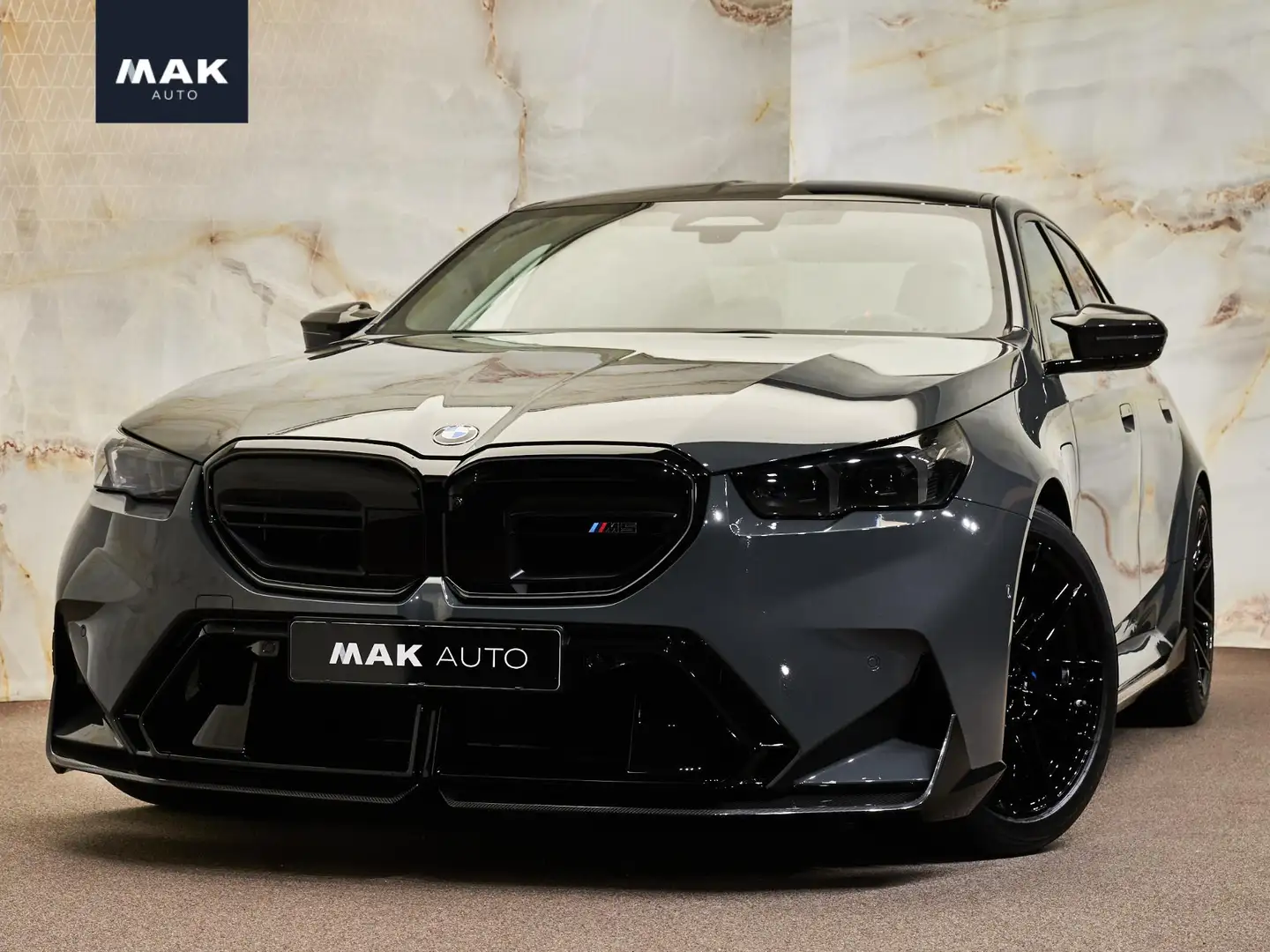 BMW M5 Limousine V8 M Hybrid, Akrapovič, M Performance, S Gris - 1