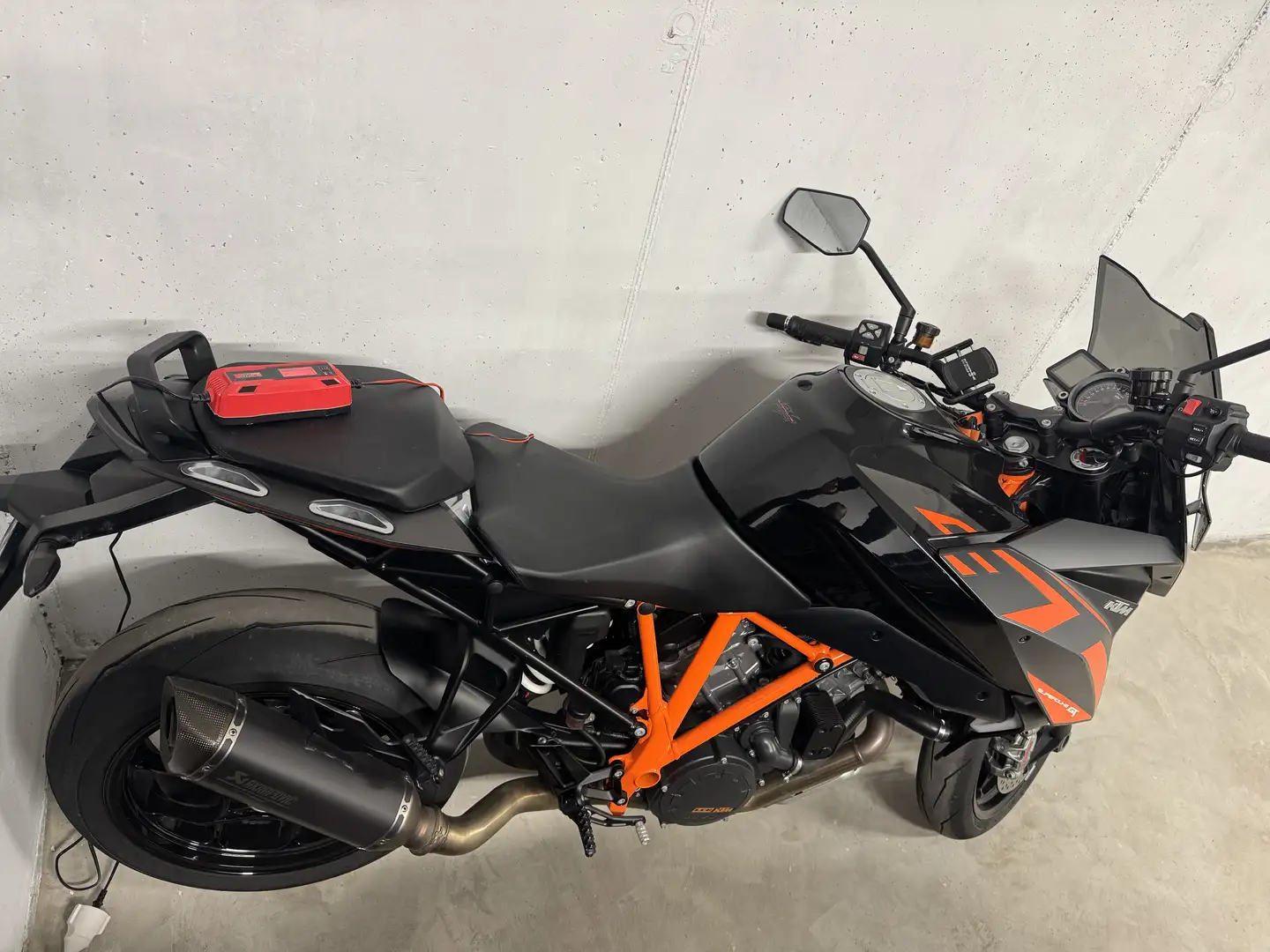 KTM 1290 Super Duke GT Чорний - 2
