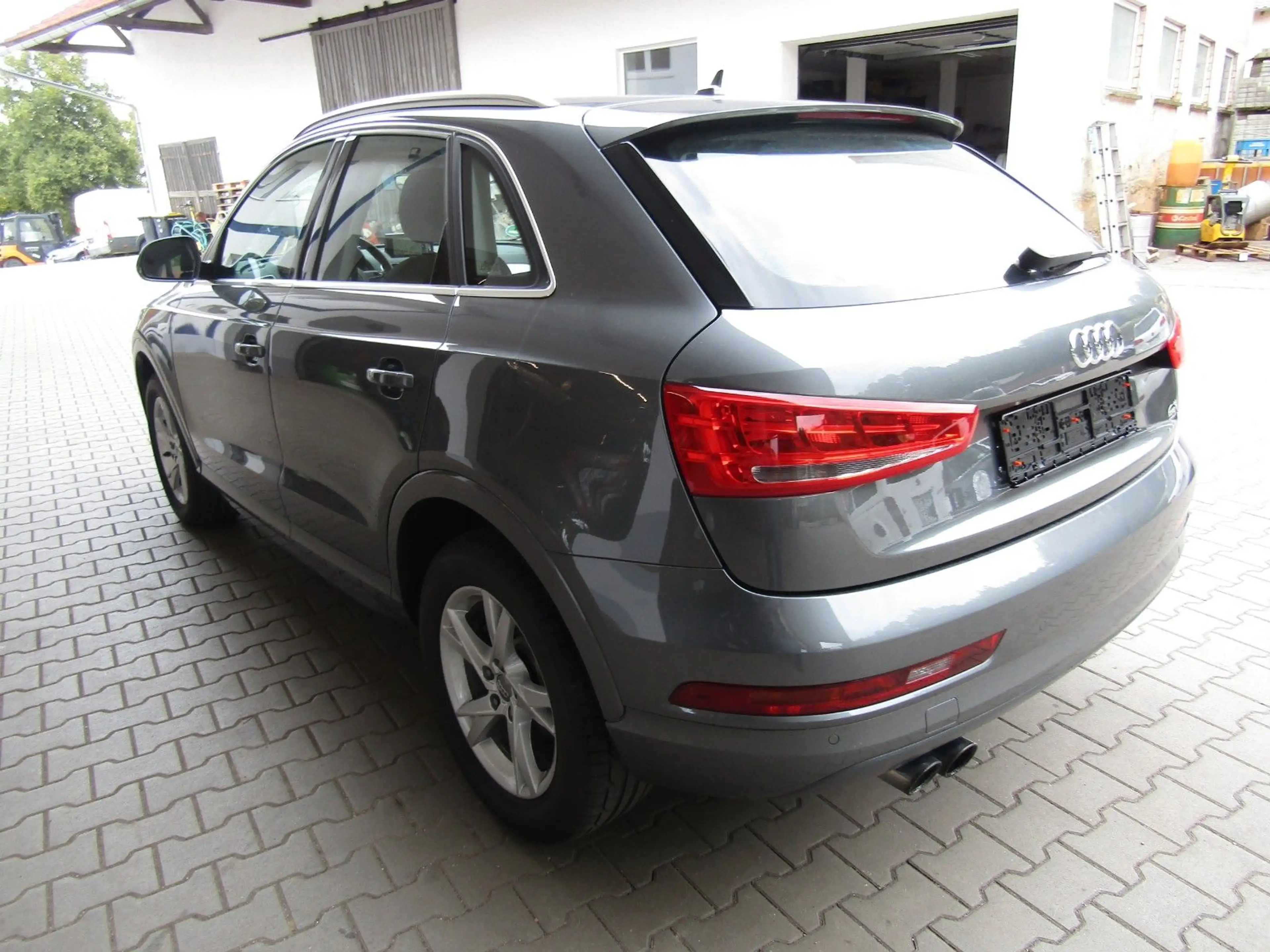 Audi Q3 Sport Navi Keylees Xenon Voll-Lackierung — photo 2