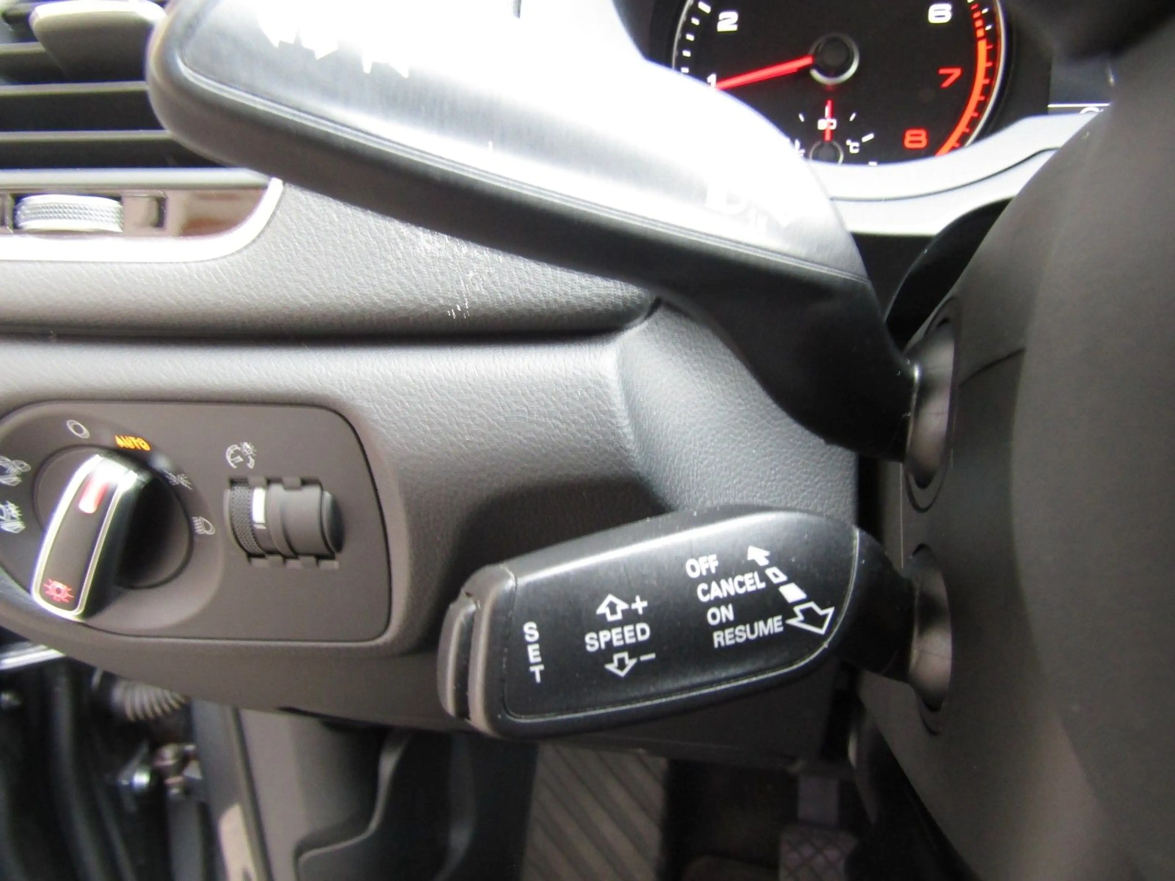 Audi Q3 Sport Navi Keylees Xenon Voll-Lackierung — photo 12