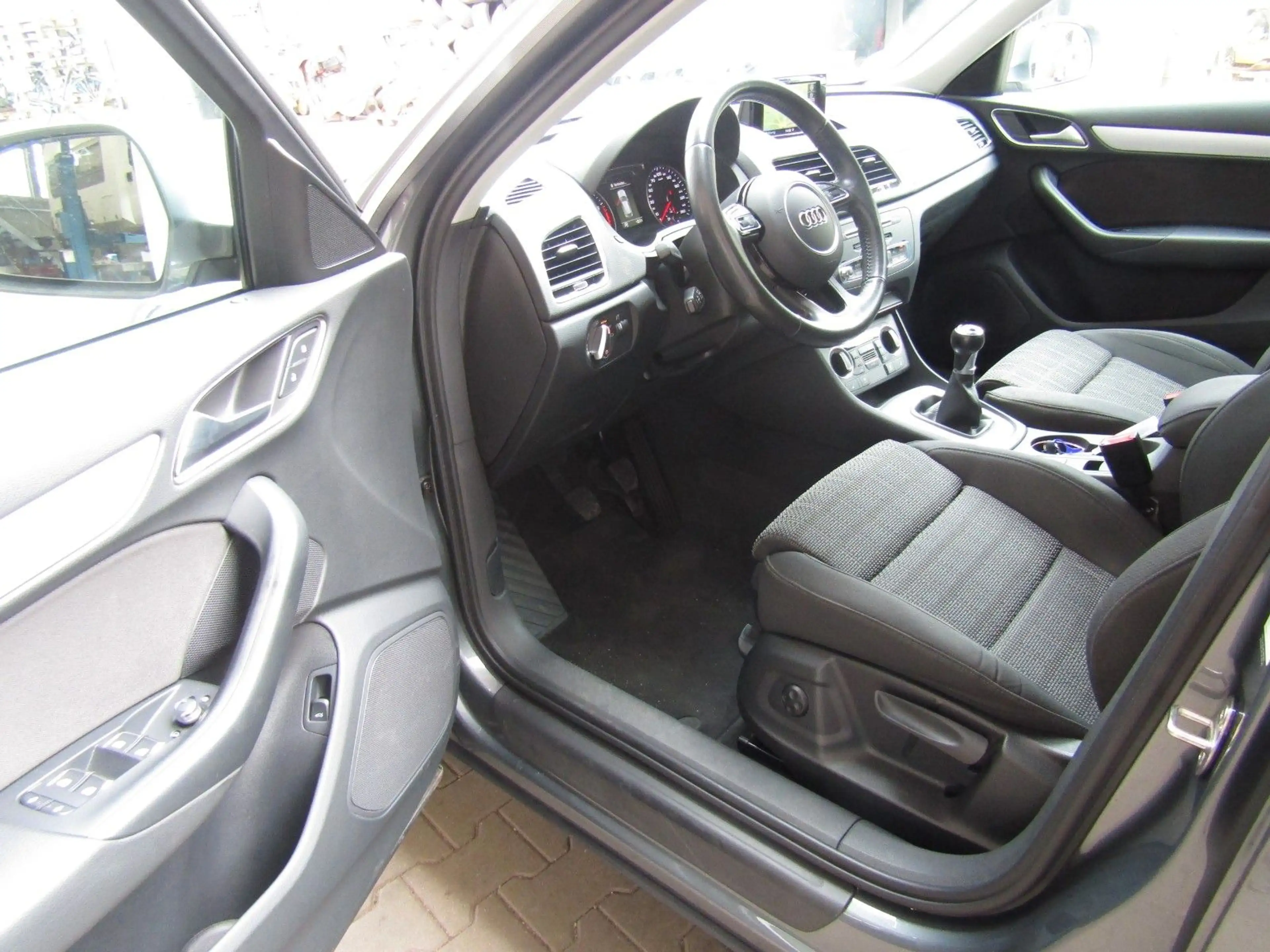 Audi Q3 Sport Navi Keylees Xenon Voll-Lackierung — photo 3