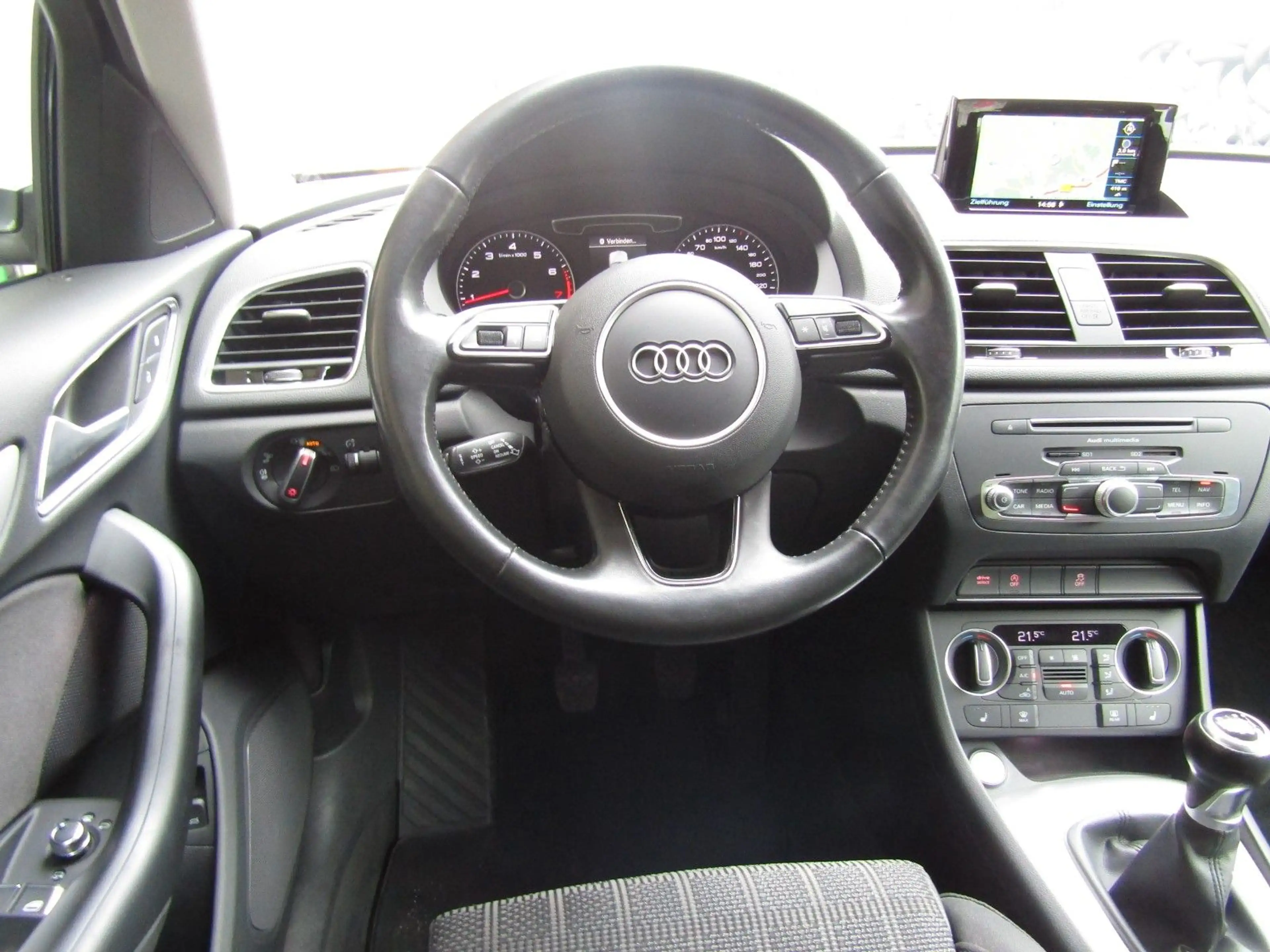 Audi Q3 Sport Navi Keylees Xenon Voll-Lackierung — photo 11