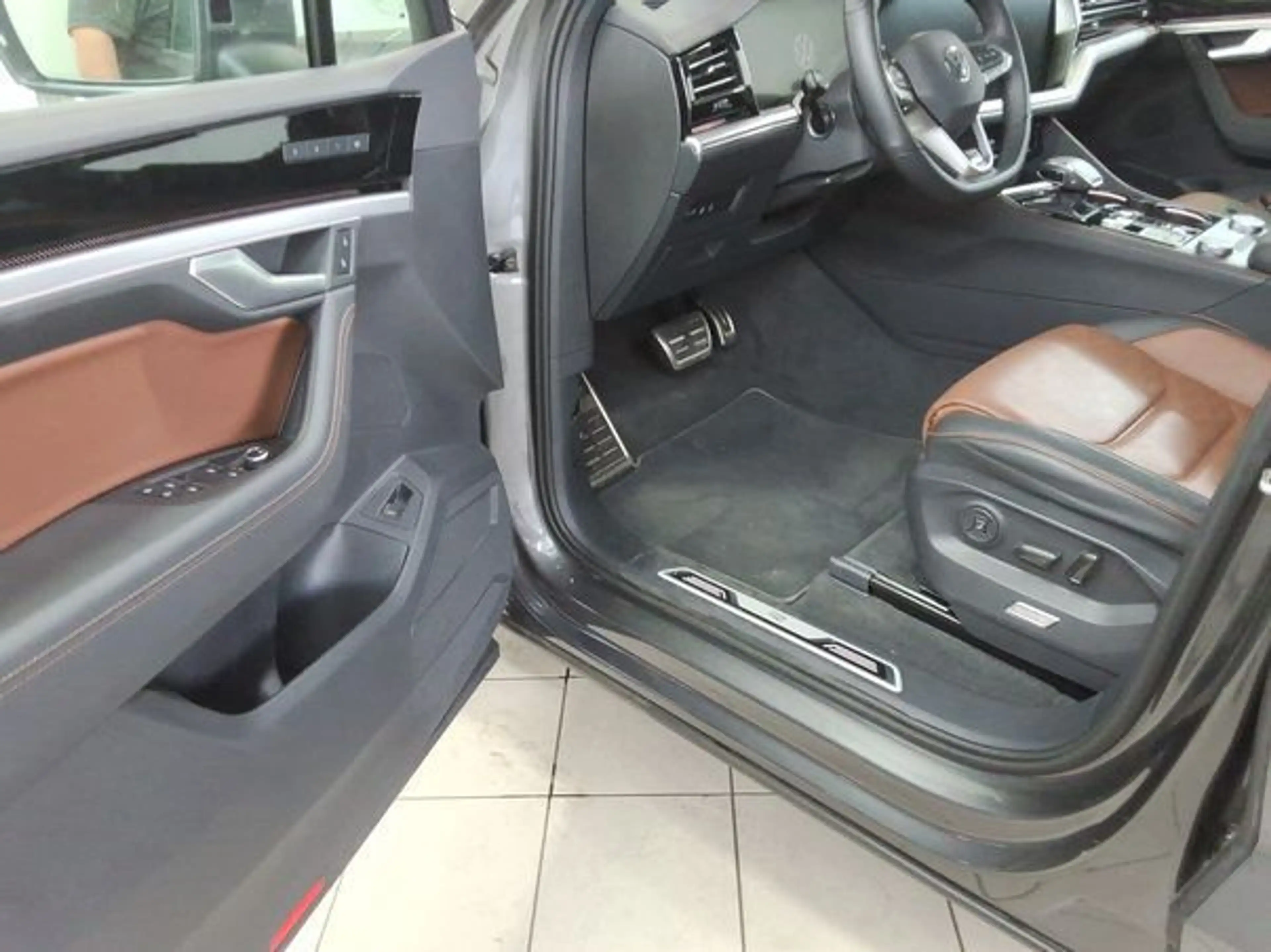 Volkswagen Touareg R-LINE 3.0TDI 231PS NP.110T ACC.5J-G.AHK.KAMERA.NA — photo 6
