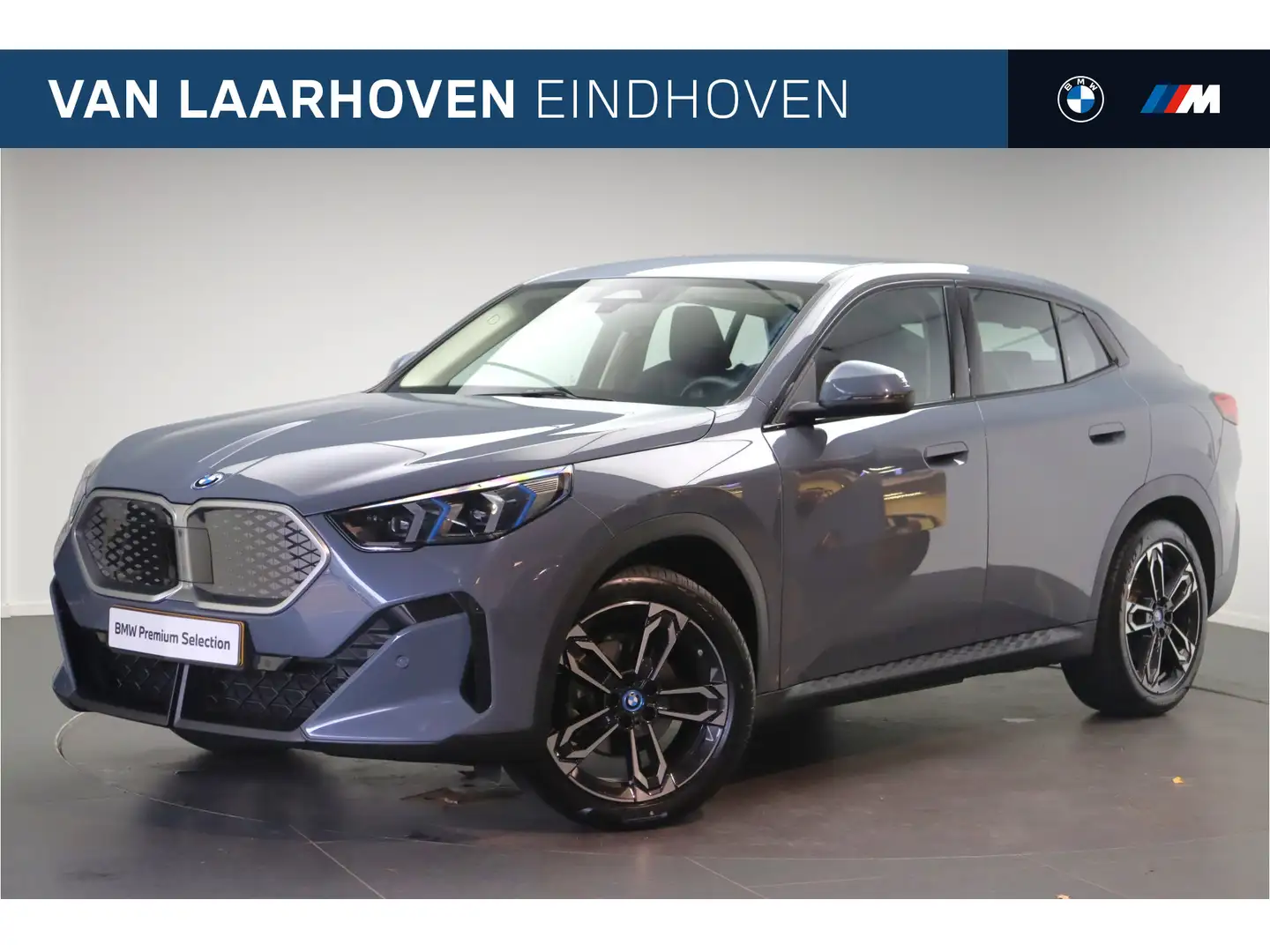 BMW iX2 eDrive20 / Sportstoelen / Achteruitrijcamera / Com Szary - 1