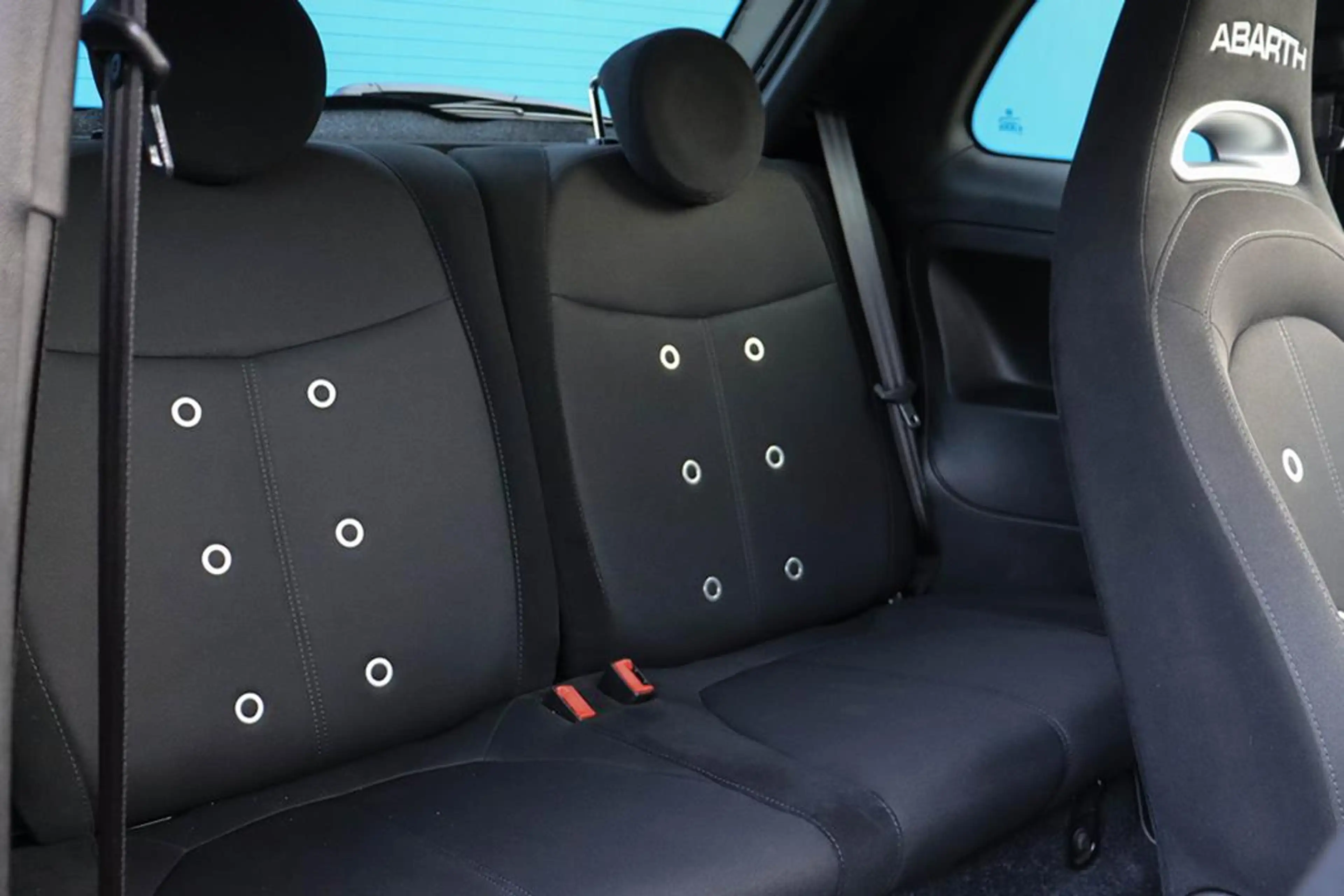 Fiat 500 Abarth 1.4 T-Jet 595 - 170 pk — photo 12