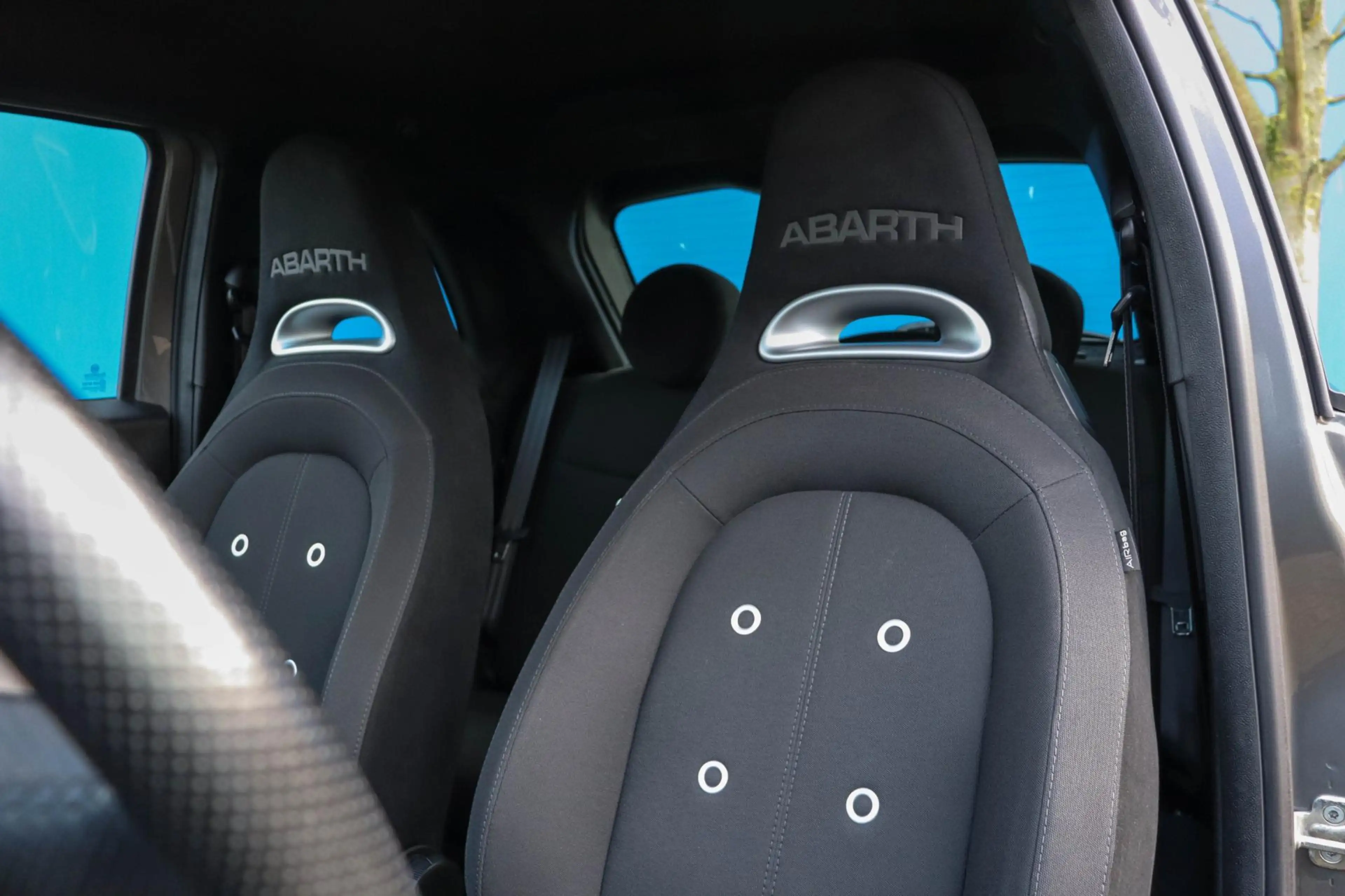 Fiat 500 Abarth 1.4 T-Jet 595 - 170 pk — photo 11
