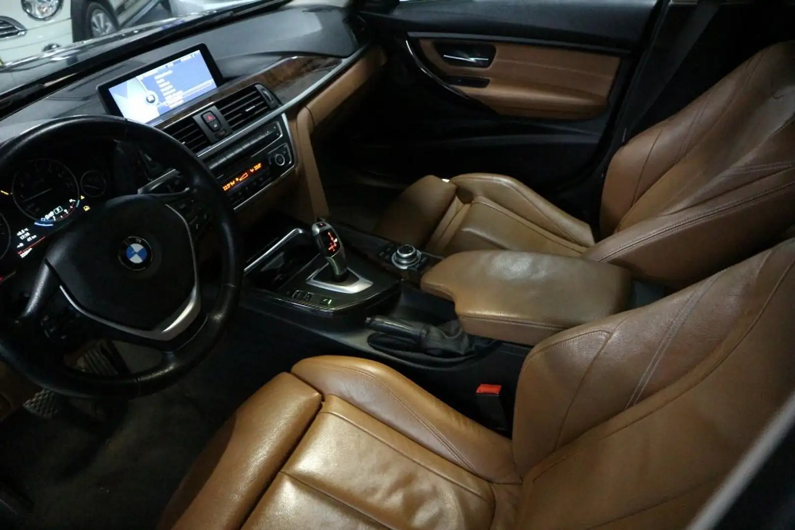 BMW 335 3-serie 335i xDrive High Executive / 306PK / Black Zwart - 2