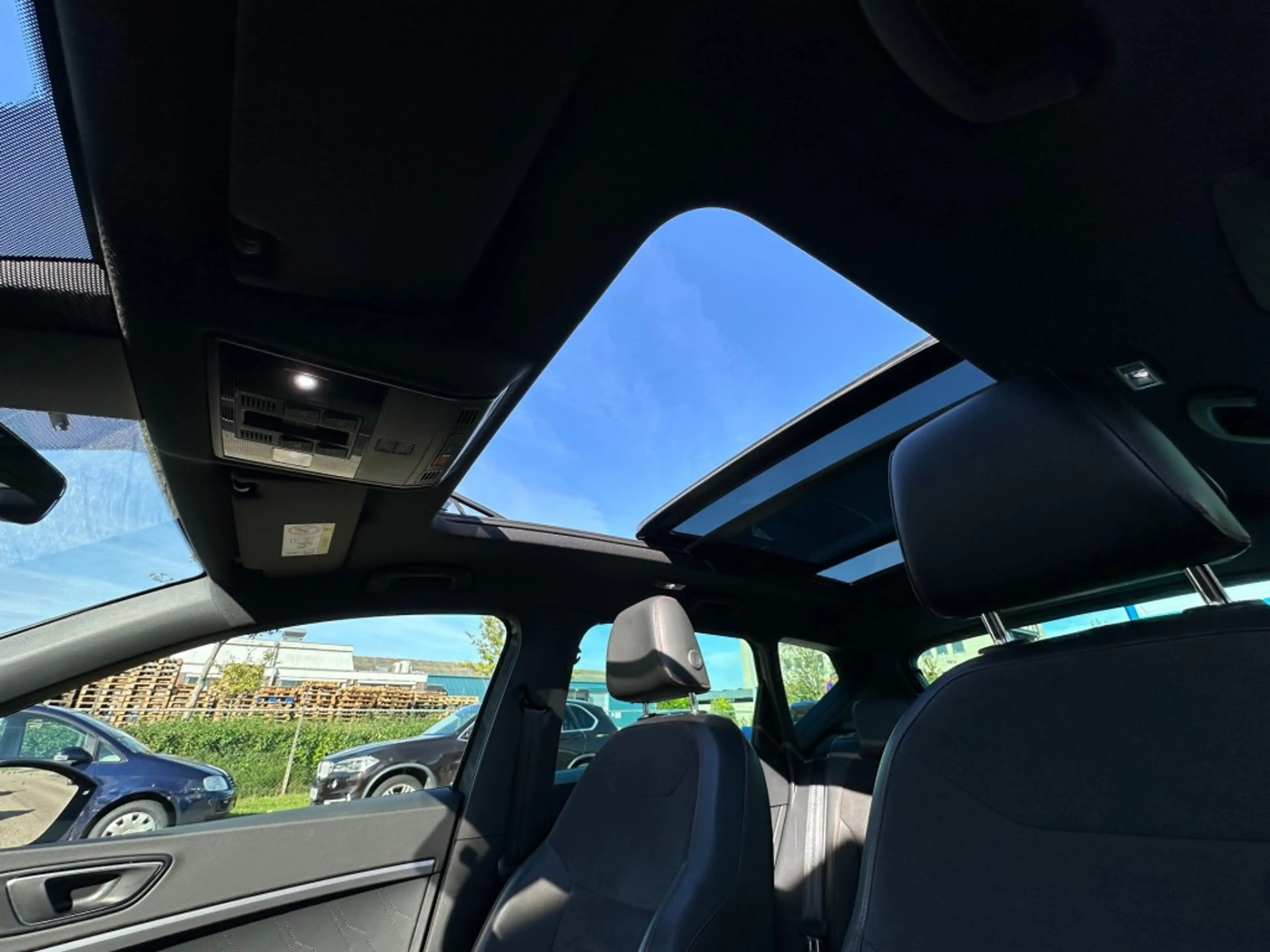 SEAT Ateca 1.5 TSI FR Business Intense  Pano  Trekhaak  360 c — photo 25