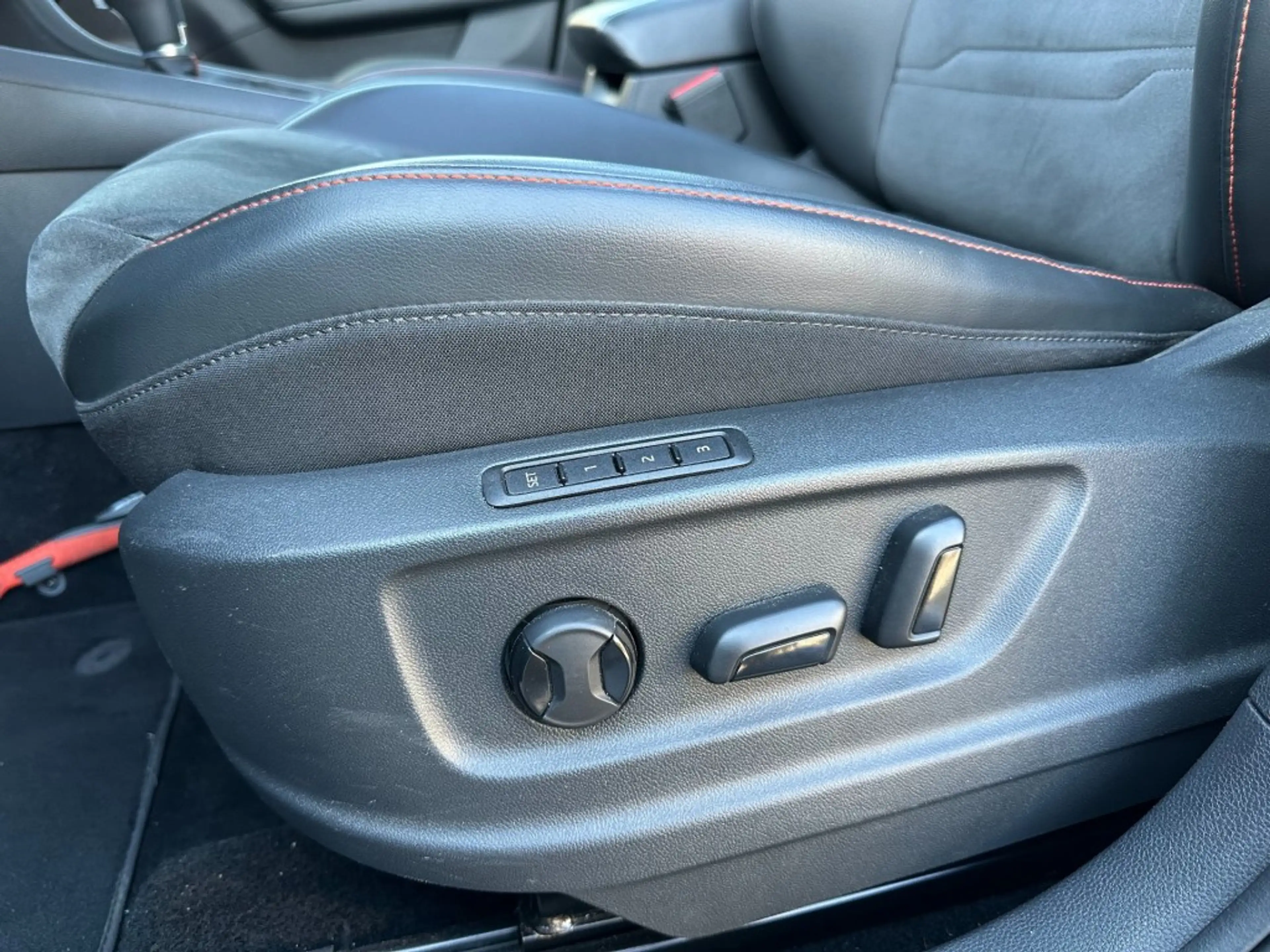 SEAT Ateca 1.5 TSI FR Business Intense  Pano  Trekhaak  360 c — photo 22