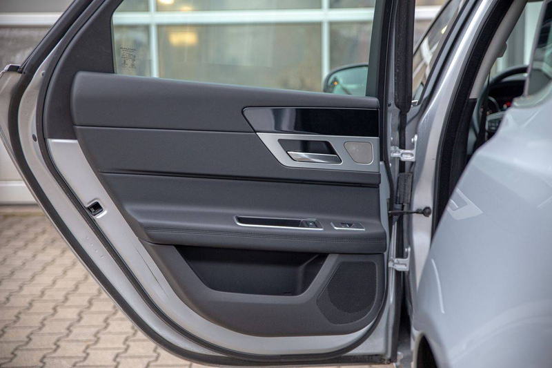 Jaguar XF 20d Prestige — photo 13