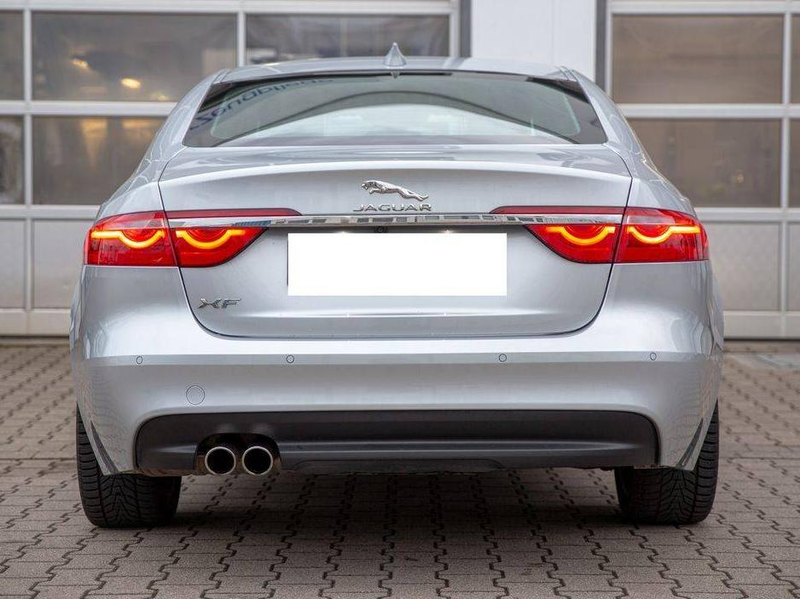 Jaguar XF 20d Prestige — photo 3