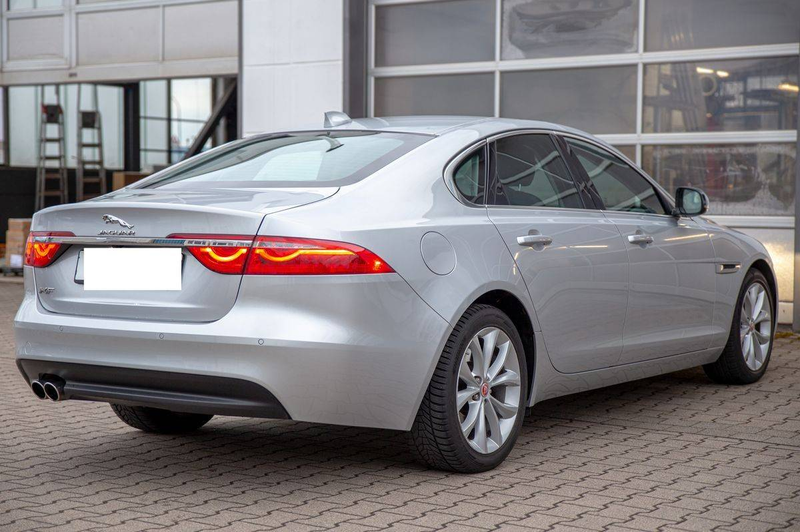 Jaguar XF 20d Prestige — photo 2