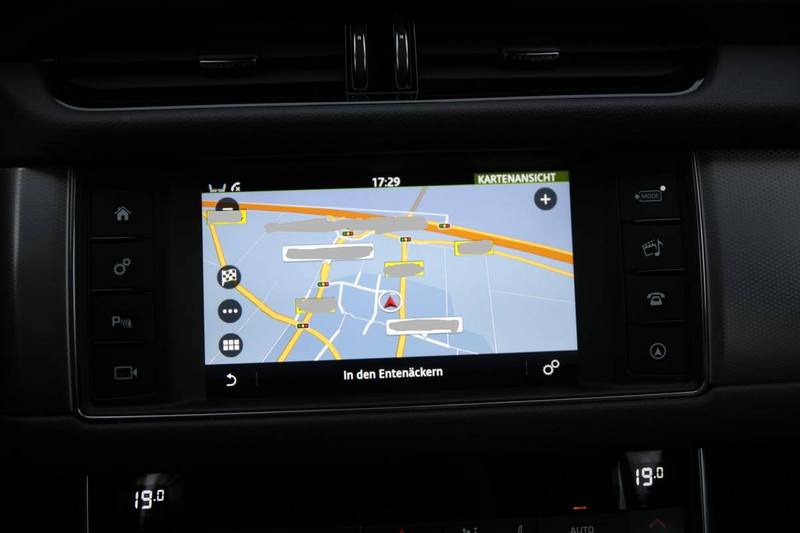 Jaguar XF 20d Prestige — photo 10