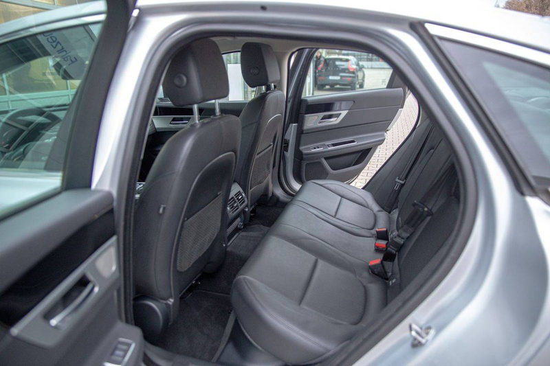 Jaguar XF 20d Prestige — photo 11