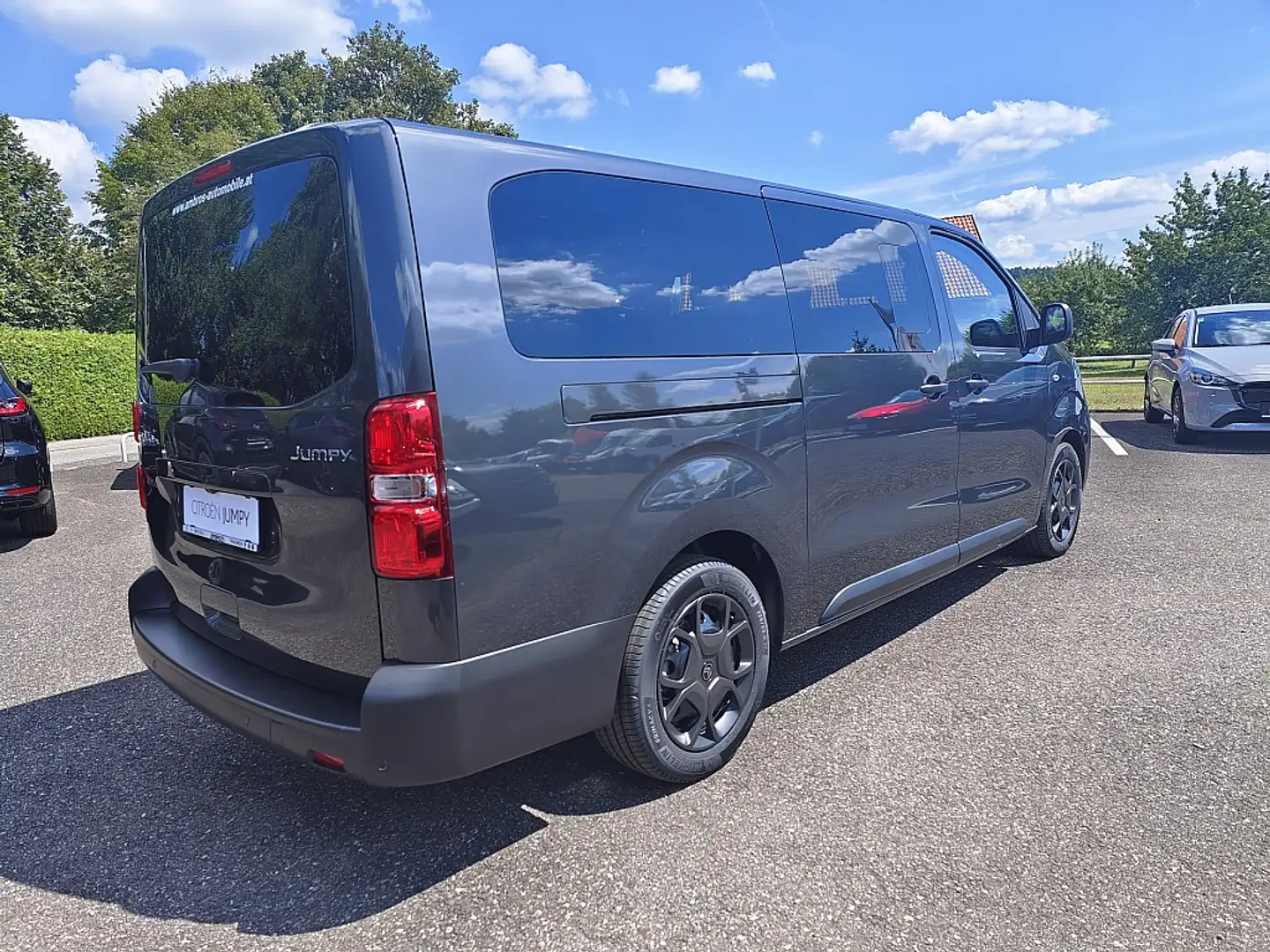 Citroen Jumpy Kombi XL 2,2 BlueHDi 180 S&S EAT8 9-Sitzer LAGE... Grau - 2