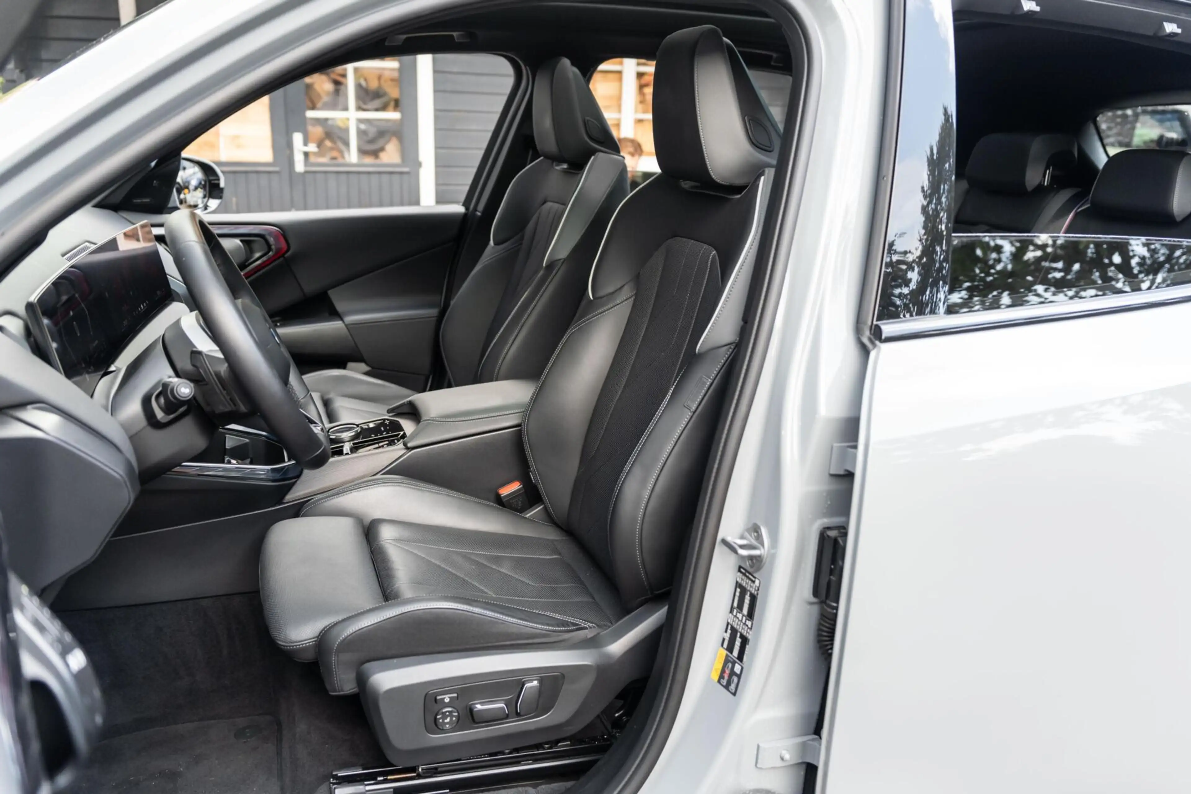 BMW X3 30e xDrive M Sport Pro 360 H&K 20" individual — photo 17