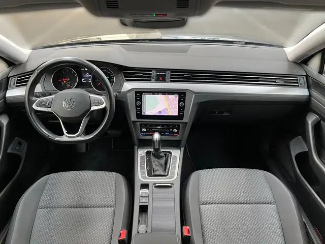 Volkswagen Passat view 8