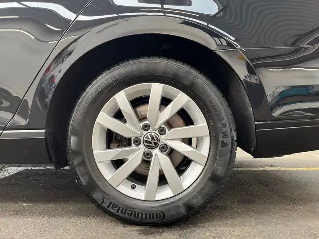 Volkswagen Passat view 7