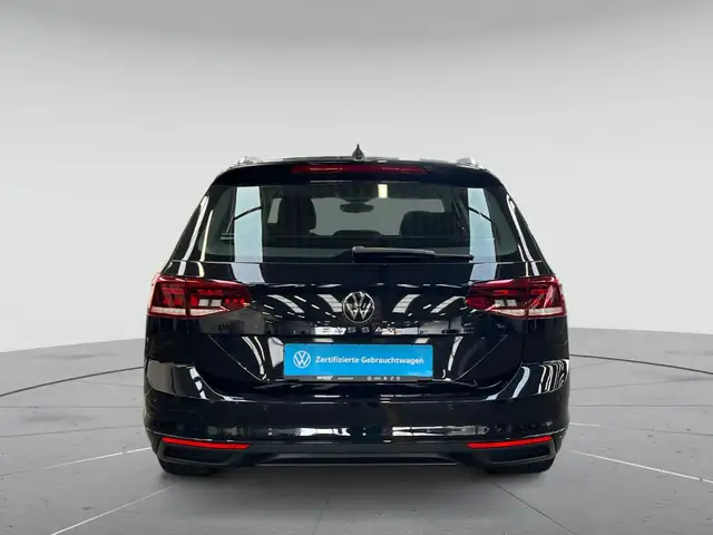 Volkswagen Passat view 6