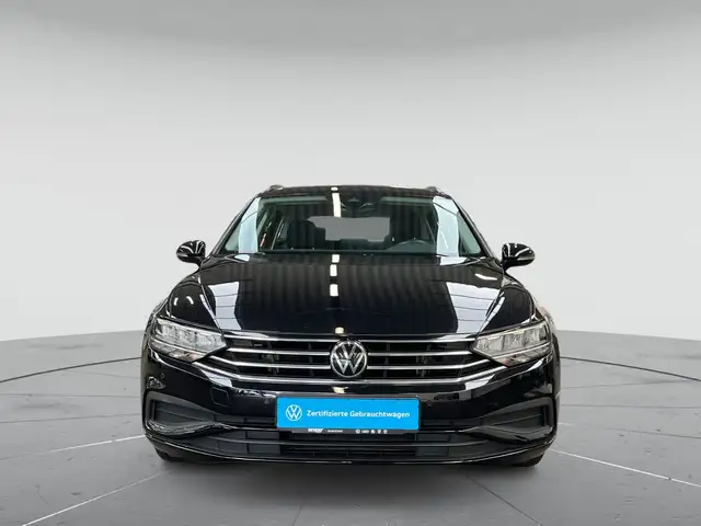 Volkswagen Passat view 2