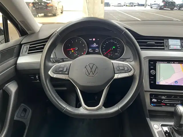 Volkswagen Passat view 13