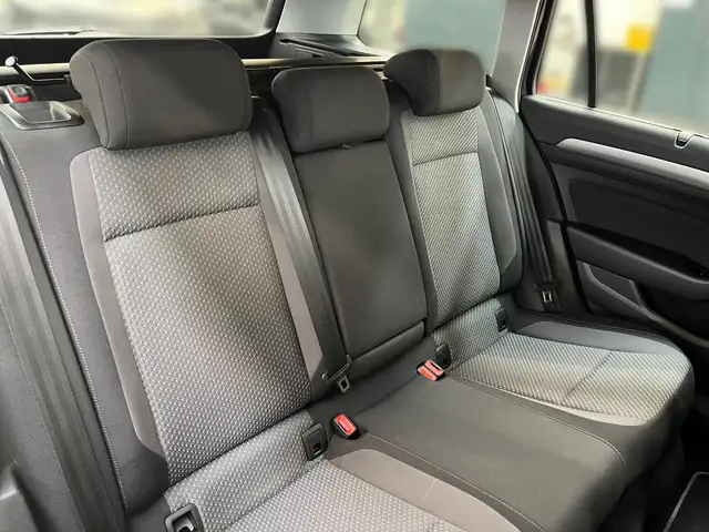 Volkswagen Passat view 9