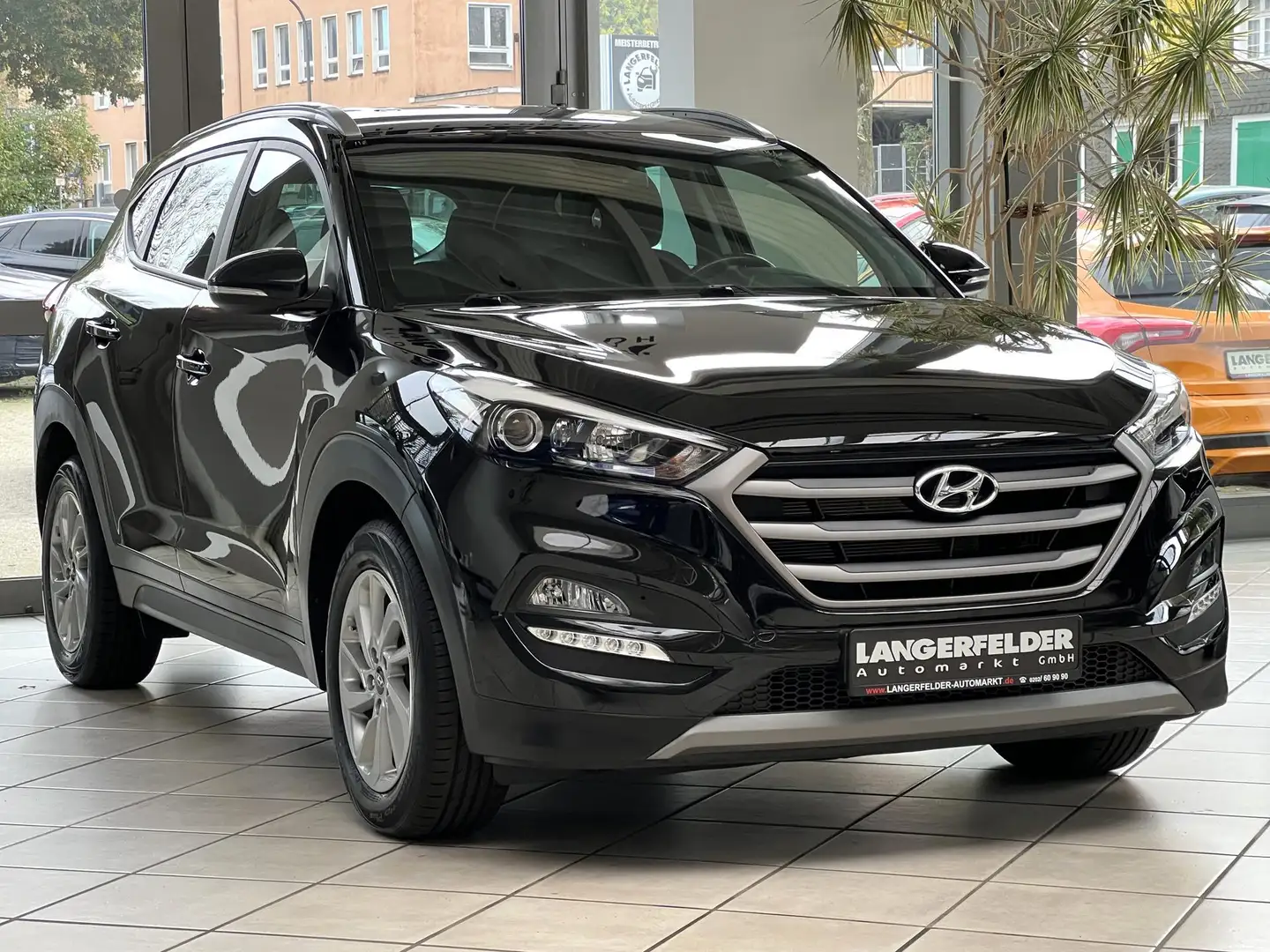Hyundai TUCSON Tucson 1.6 Automatik*NAVI*LED*Kamera*PDC*SHZ*TPM Schwarz - 1