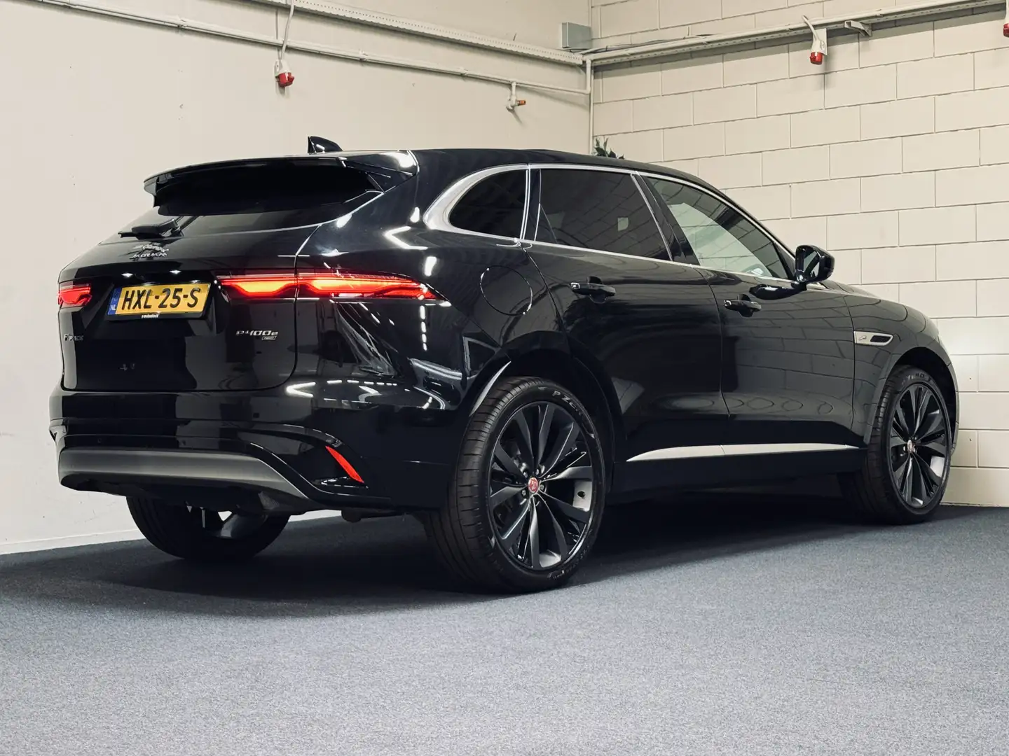 Jaguar F-Pace P400e PHEV R-Dynamic S | 22" | Panorama | DrivingA Noir - 2