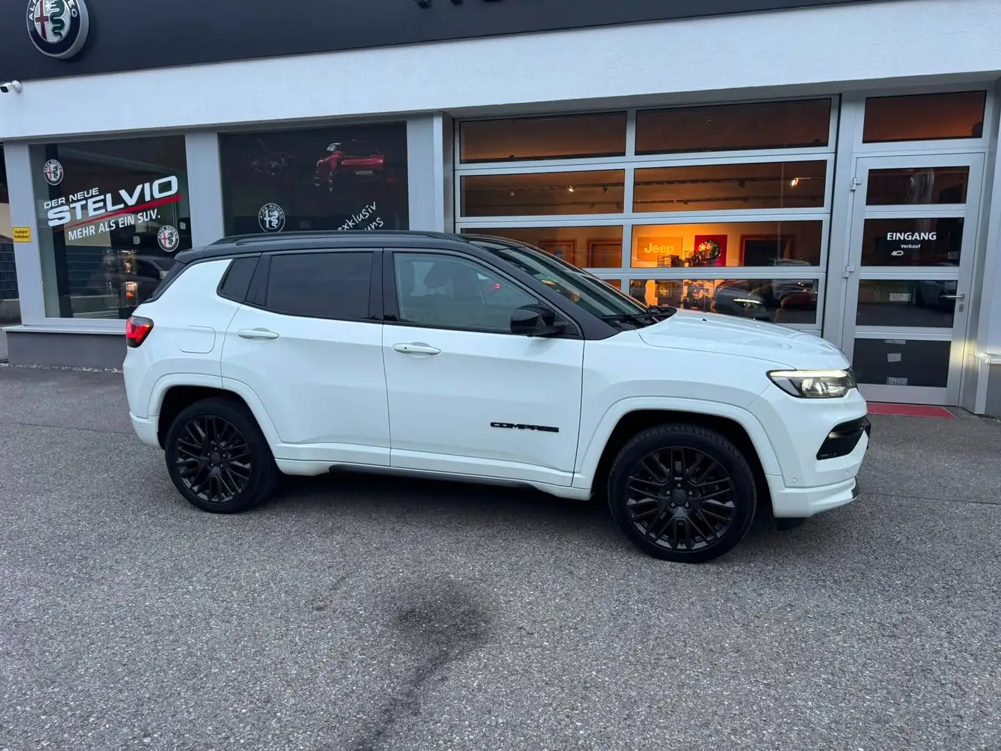 Jeep Compass S Plug-In Hybrid 4xe AT 240PS Weiß - 2
