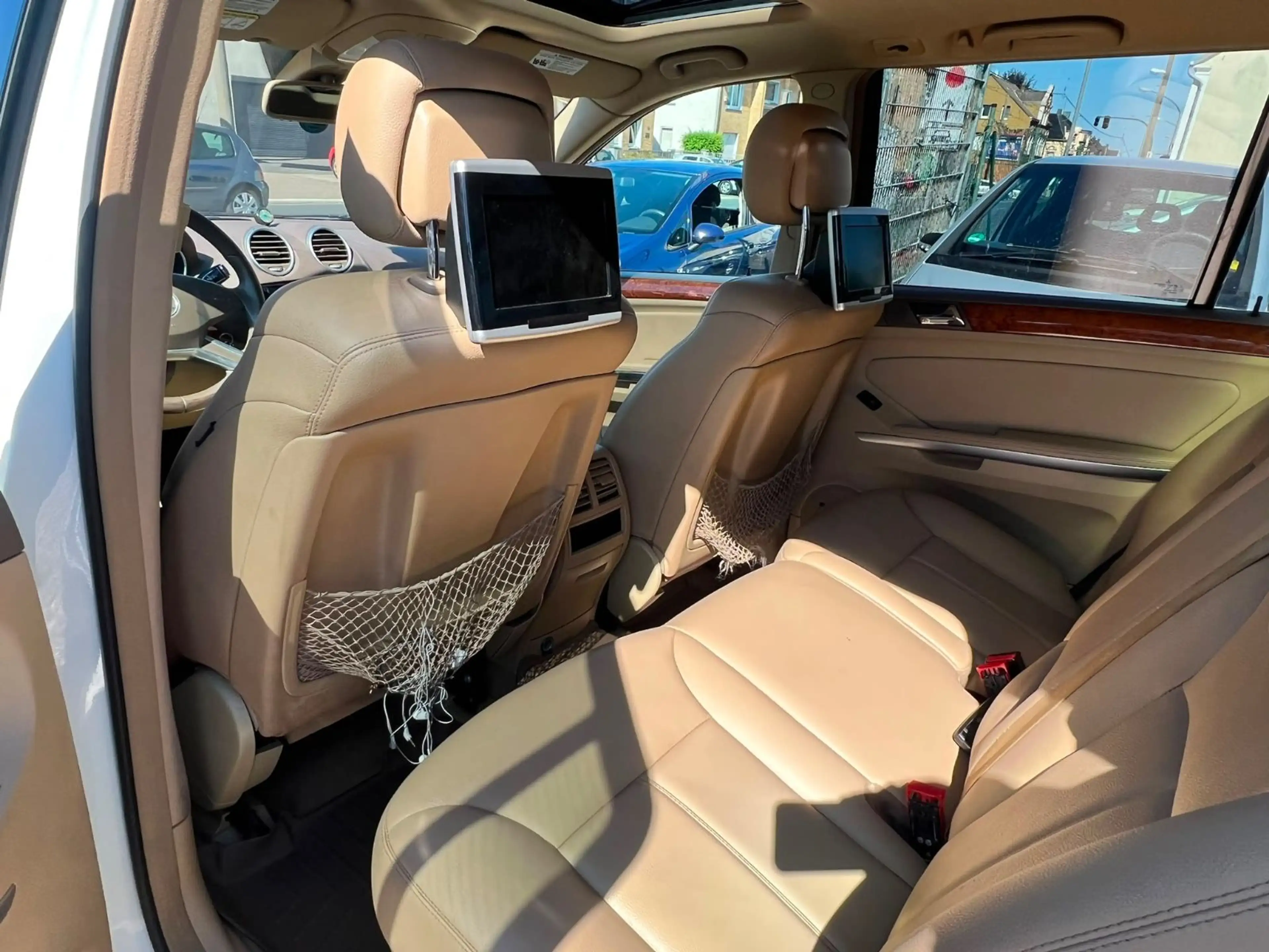Mercedes-Benz GL 350 BlueTEC 4MATIC *TÜV NEU* — photo 6