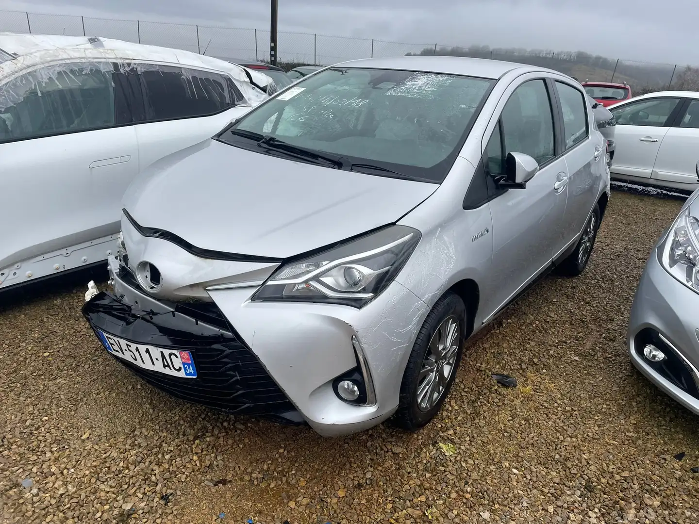 Toyota Yaris 1.5 100 Hybride Dynamic / EV511 Gris - 2