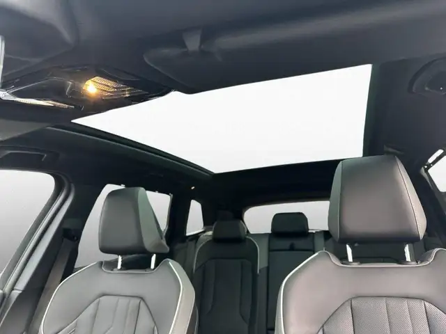 BMW X3 view 8